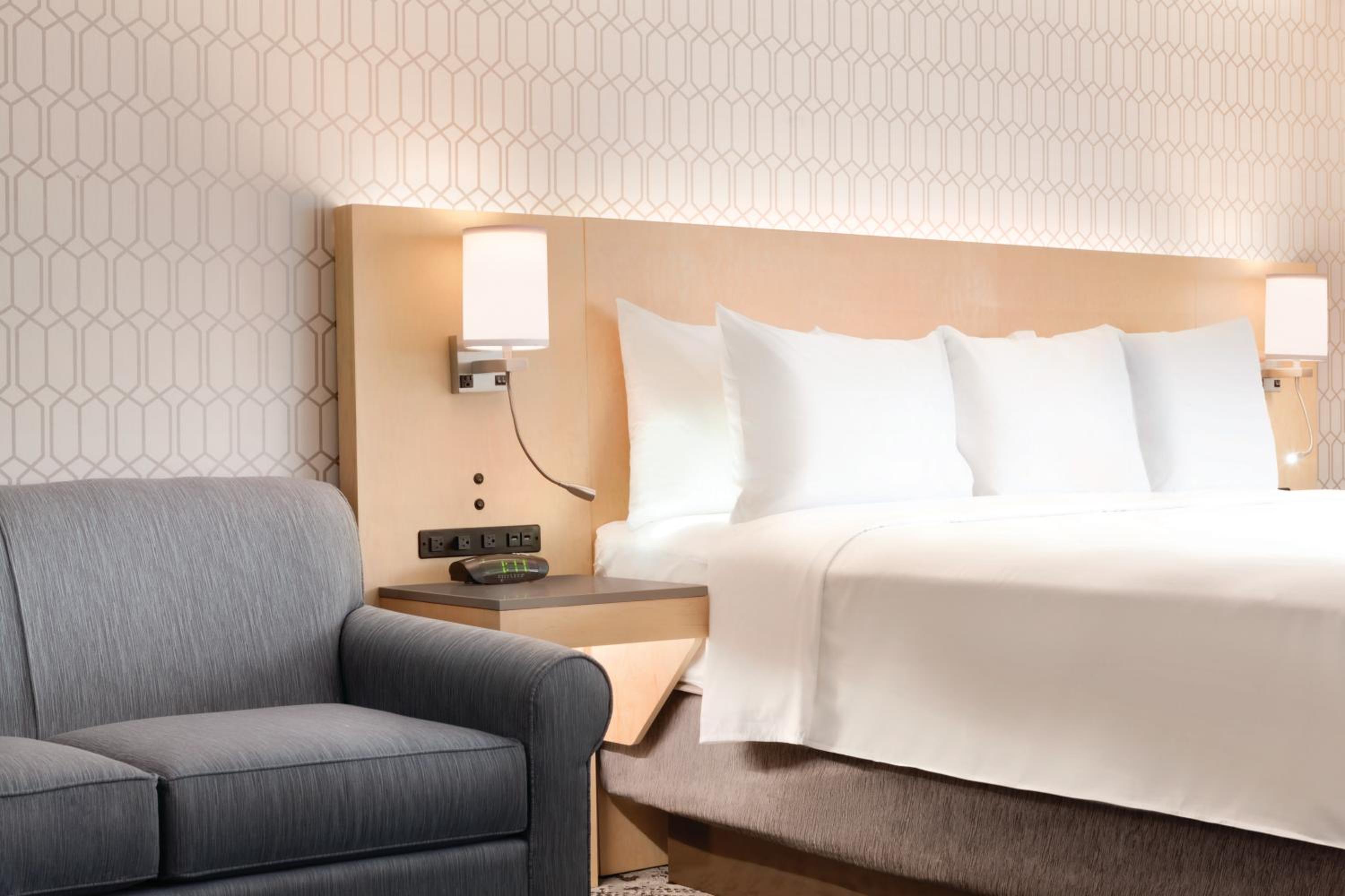 King Studio Suite - Non-Smoking