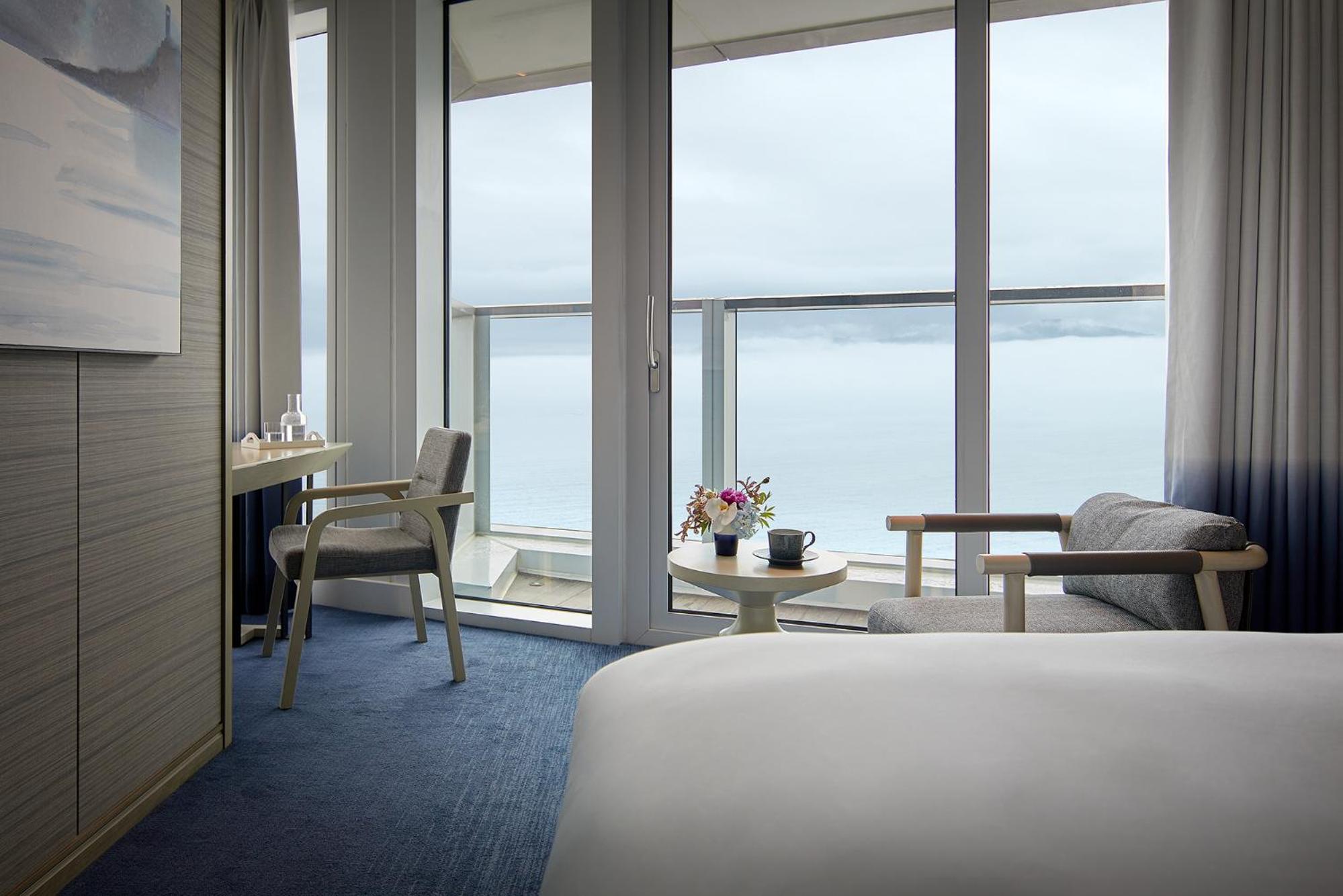 Signiel Premier Twin Room with Mipo Harbor View