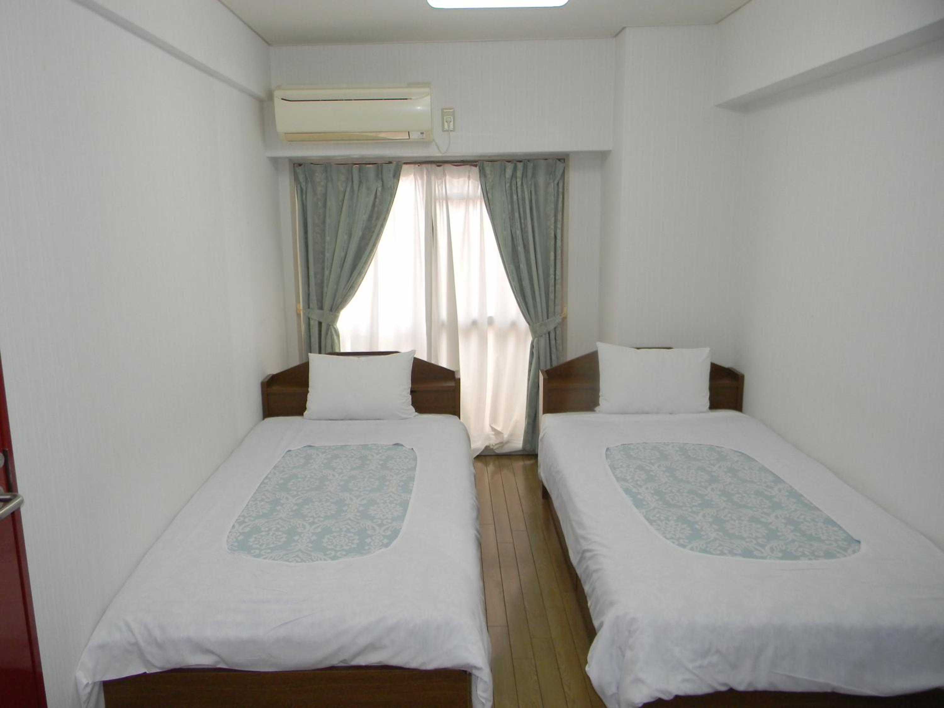 Standard Twin Room with Sofa - Non-Smoking