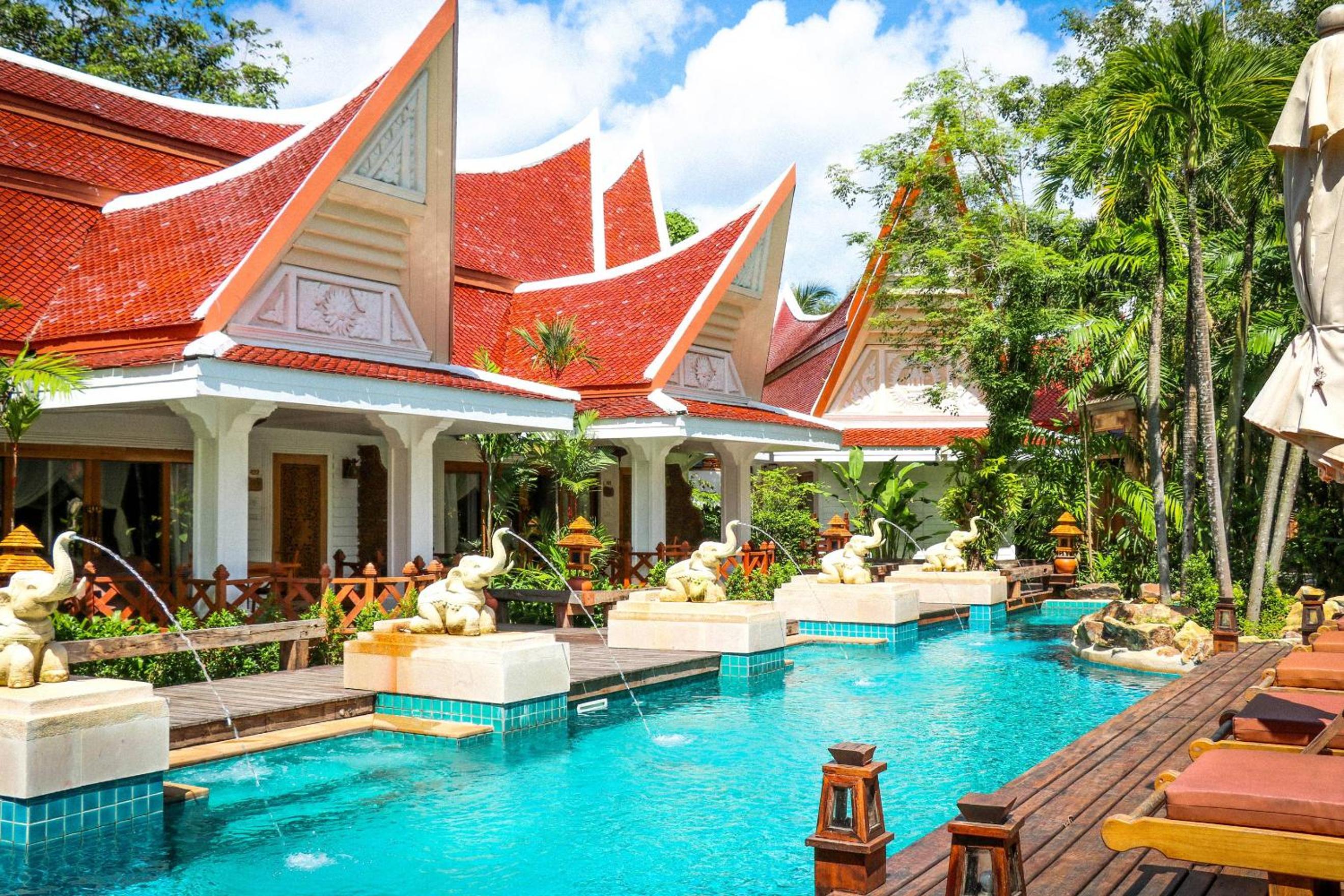 Villa Pool Access