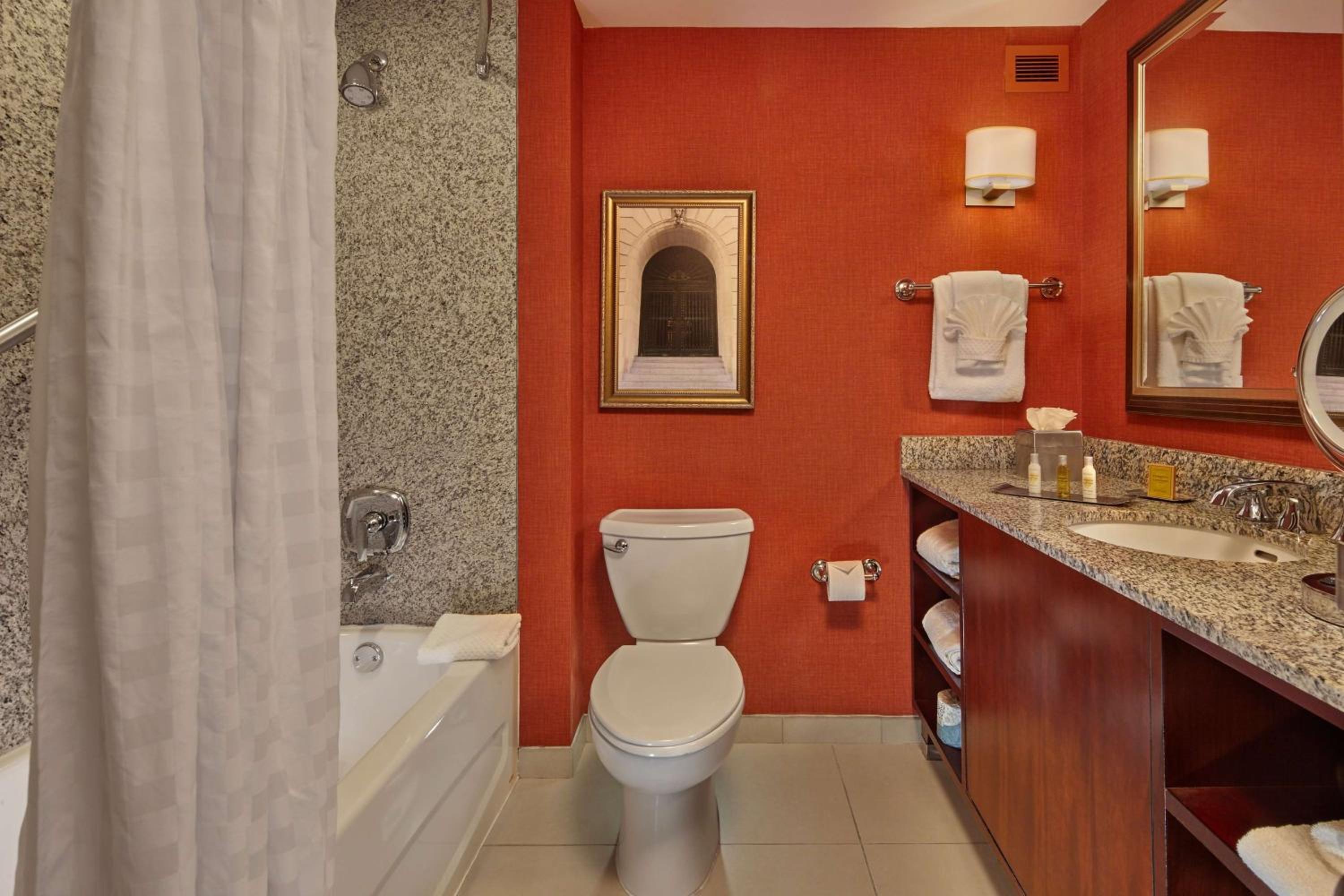 Queen Suite with Two Queen Beds and Bath Tub - Mobility and Hearing Access/Non-Smoking