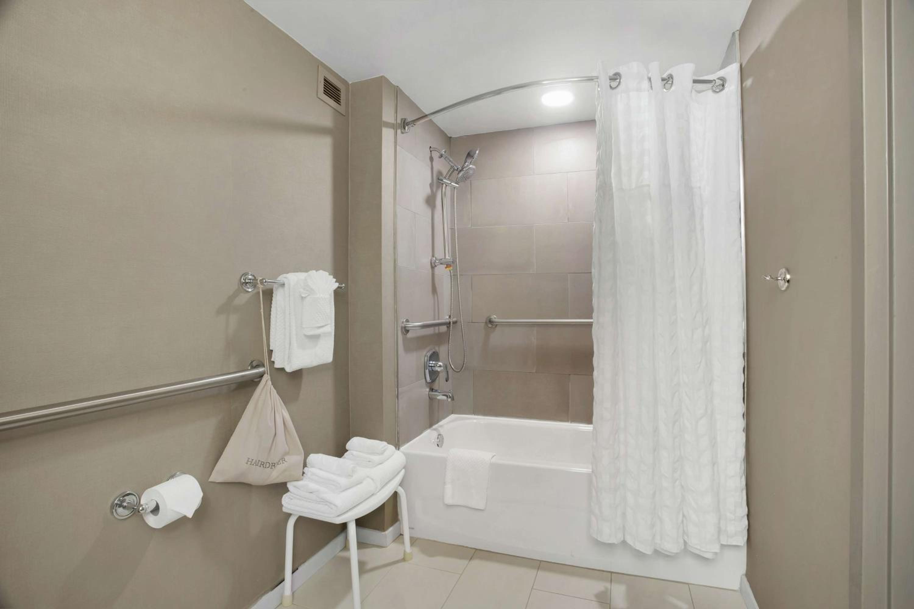 Queen Suite with Two Queen Beds and Bath Tub - Mobility and Hearing Access/Non-Smoking