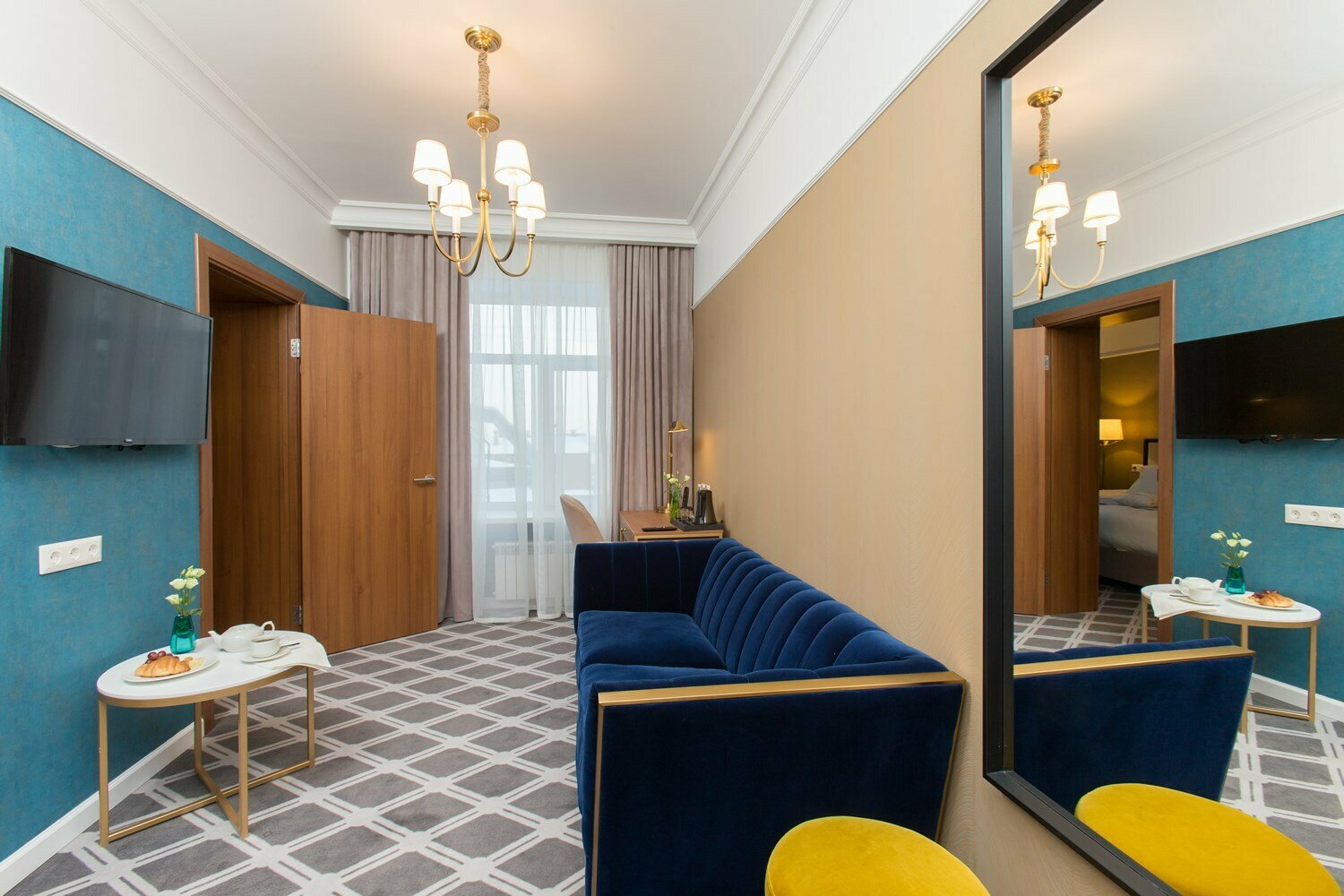 "Джуниор Сюит"