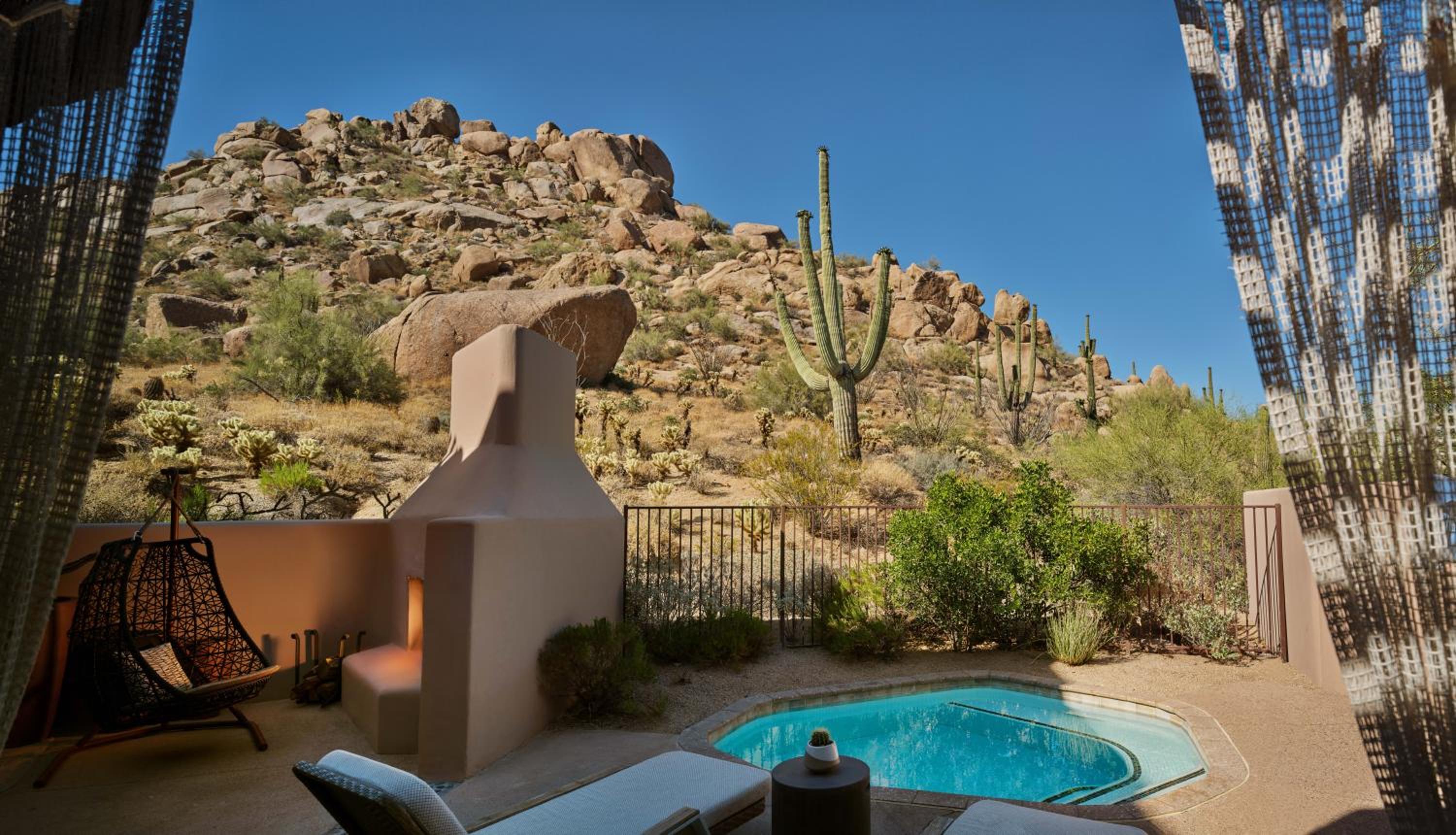 One-Bedroom Oasis Accessible Plunge Pool King Suite