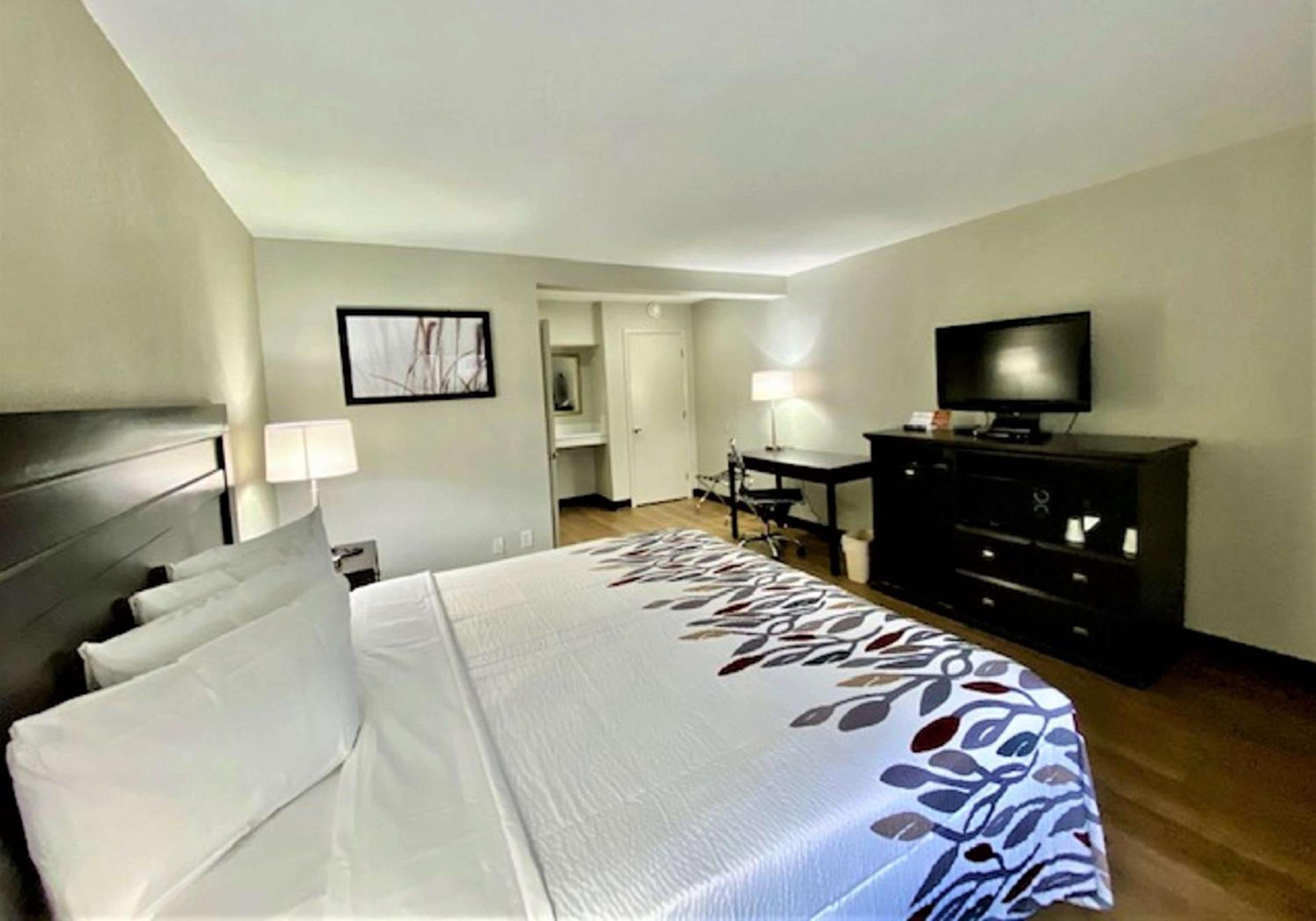  Deluxe King Room - Smoke Free