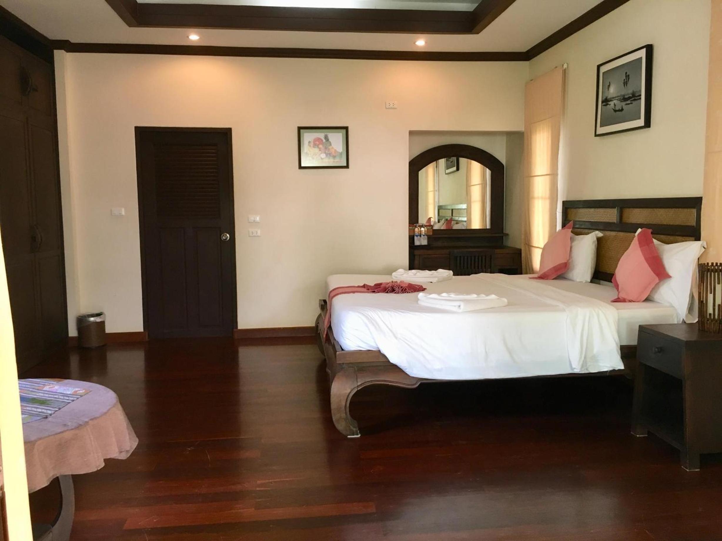 Deluxe Bungalow with Garden View