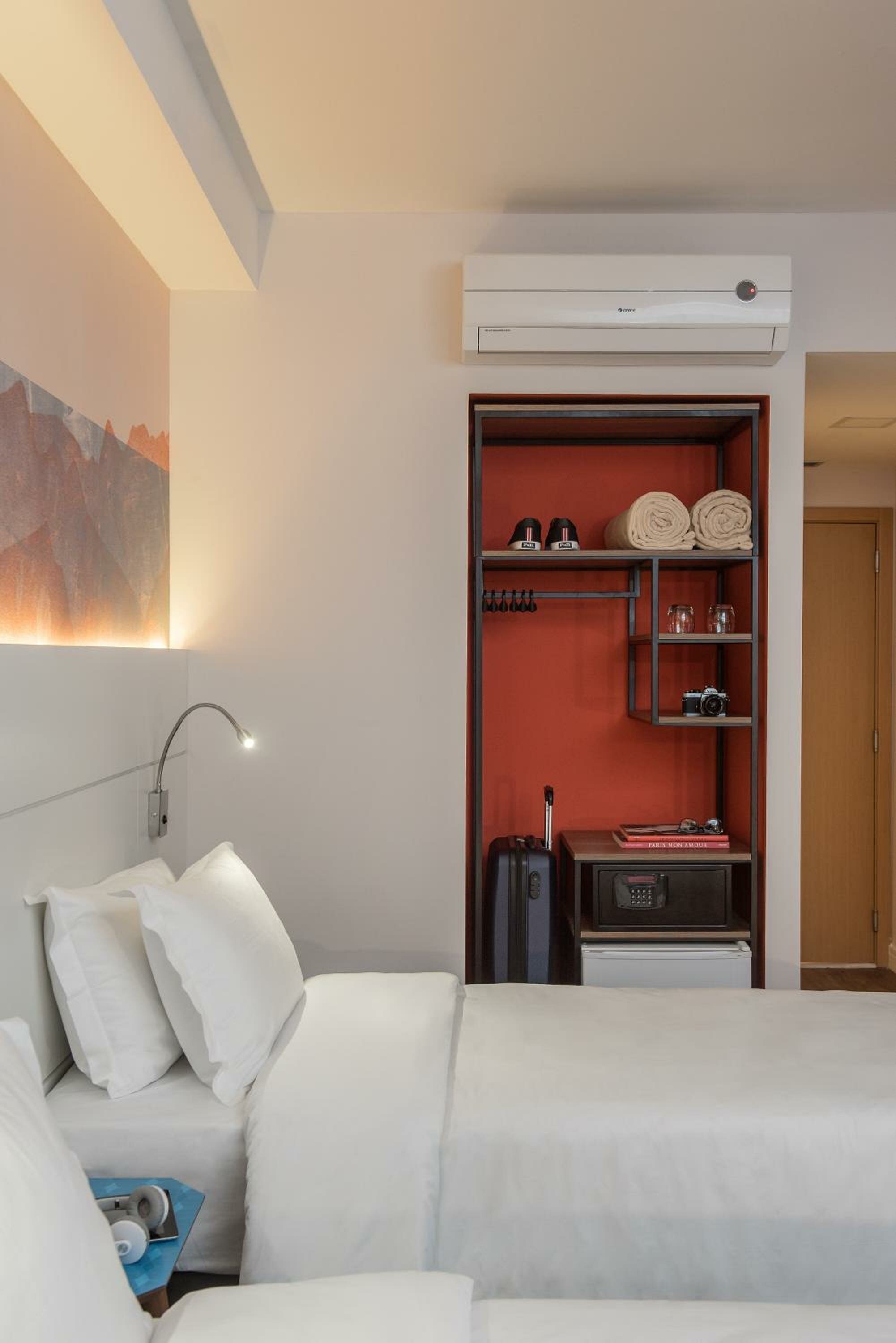 Standard Twin - 2 Single Beds