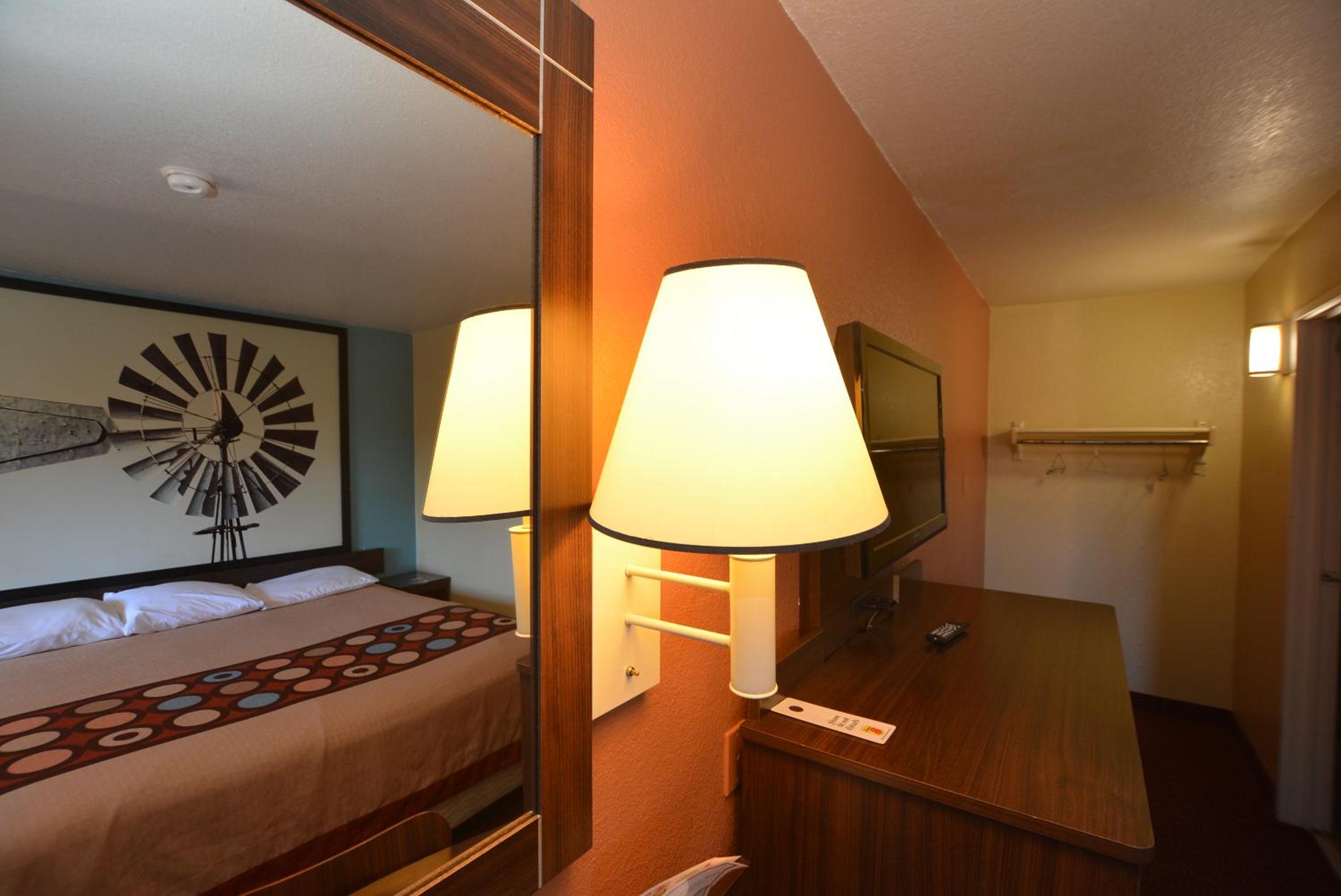 King Room - Mobility Access/Non-Smoking