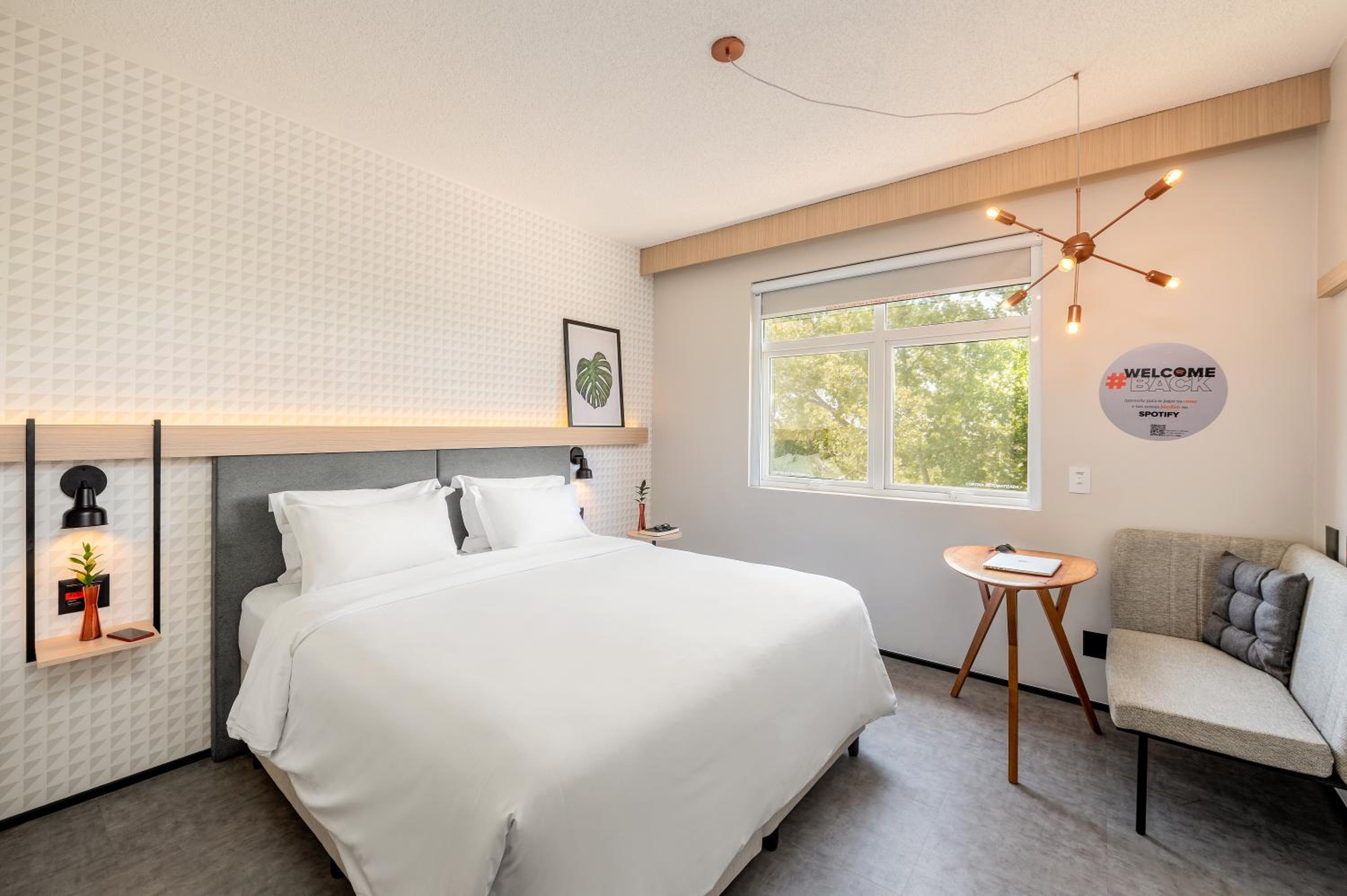 Luxury Double - 1 Queen Bed