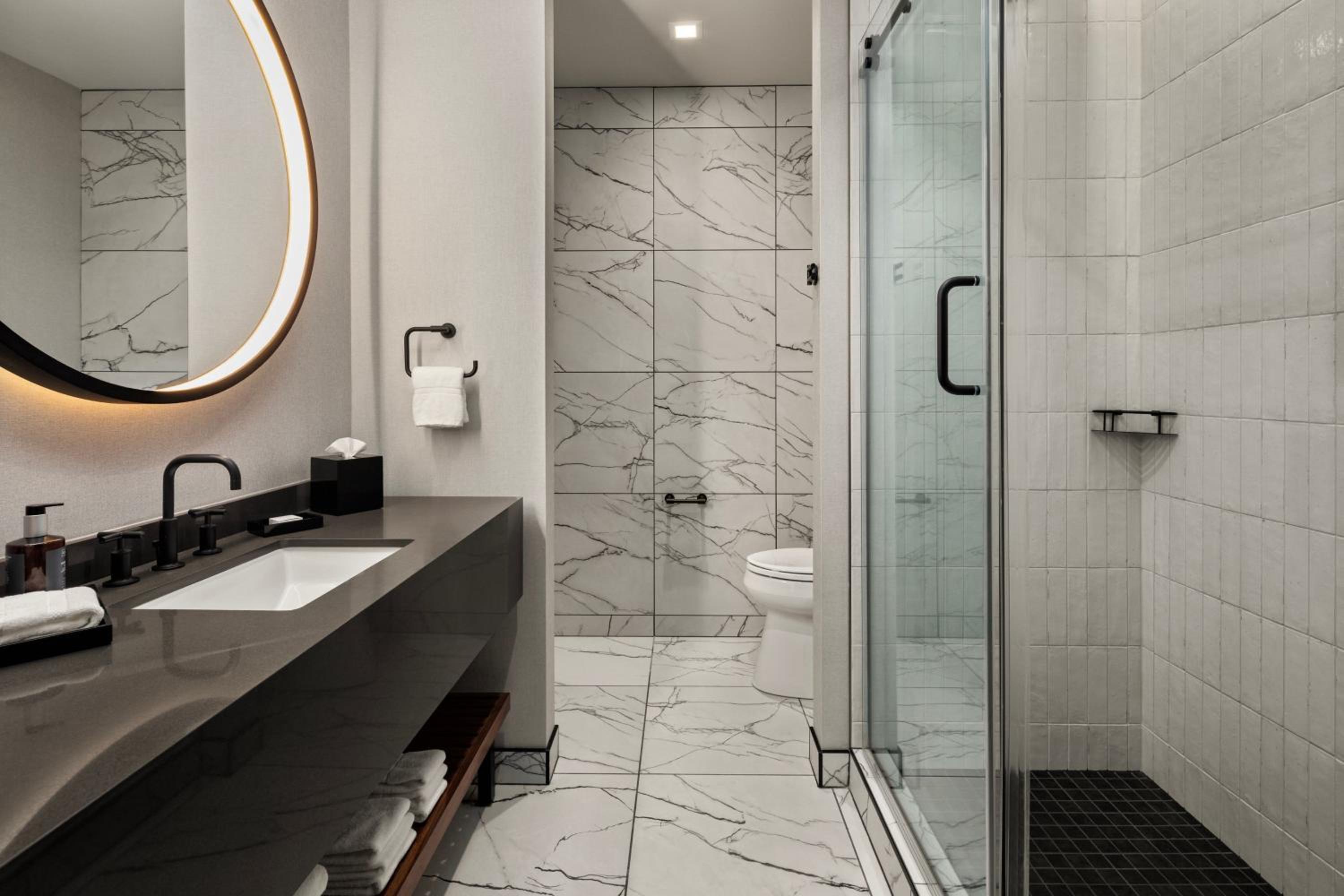 Standard King Room with City View