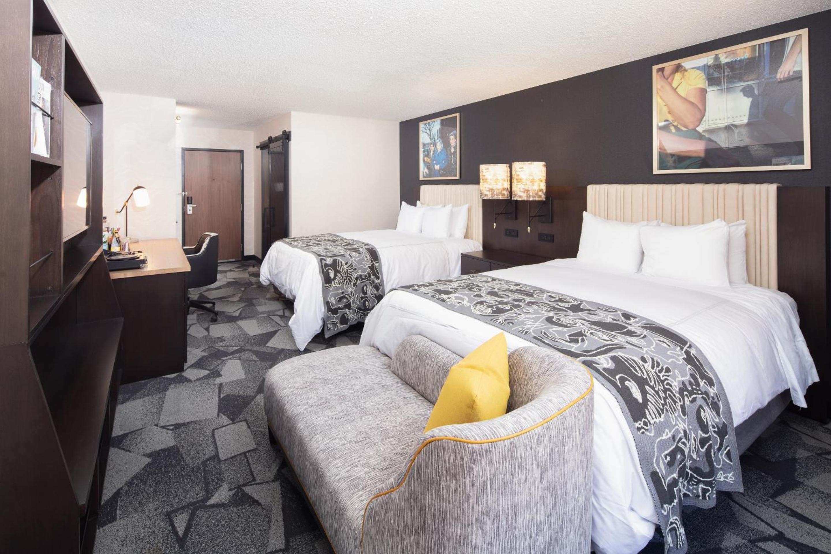 Deluxe 2 Queen Beds Hearing Accessible