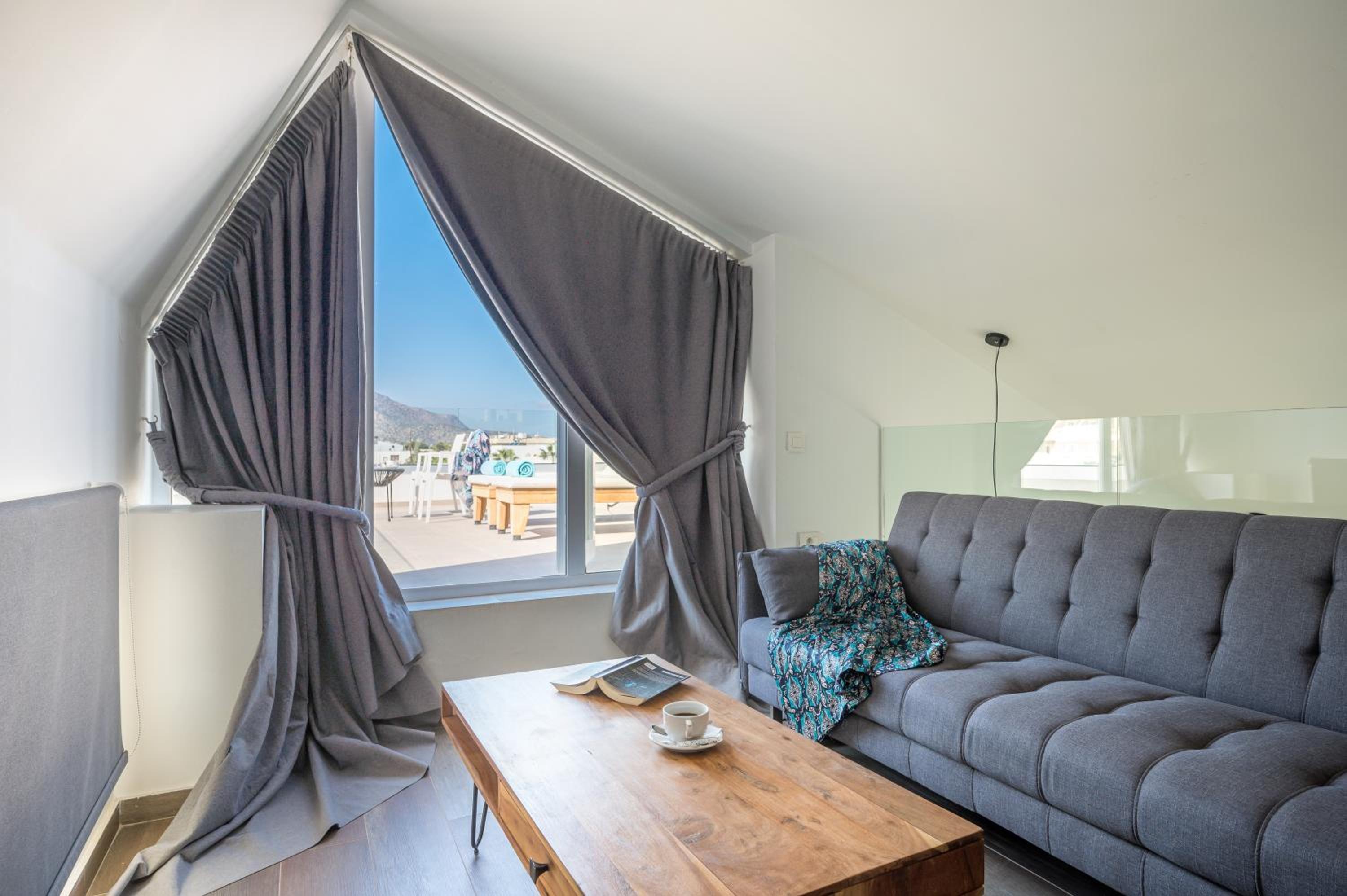 Superior Junior Suite with Private Pool - Spilled Level