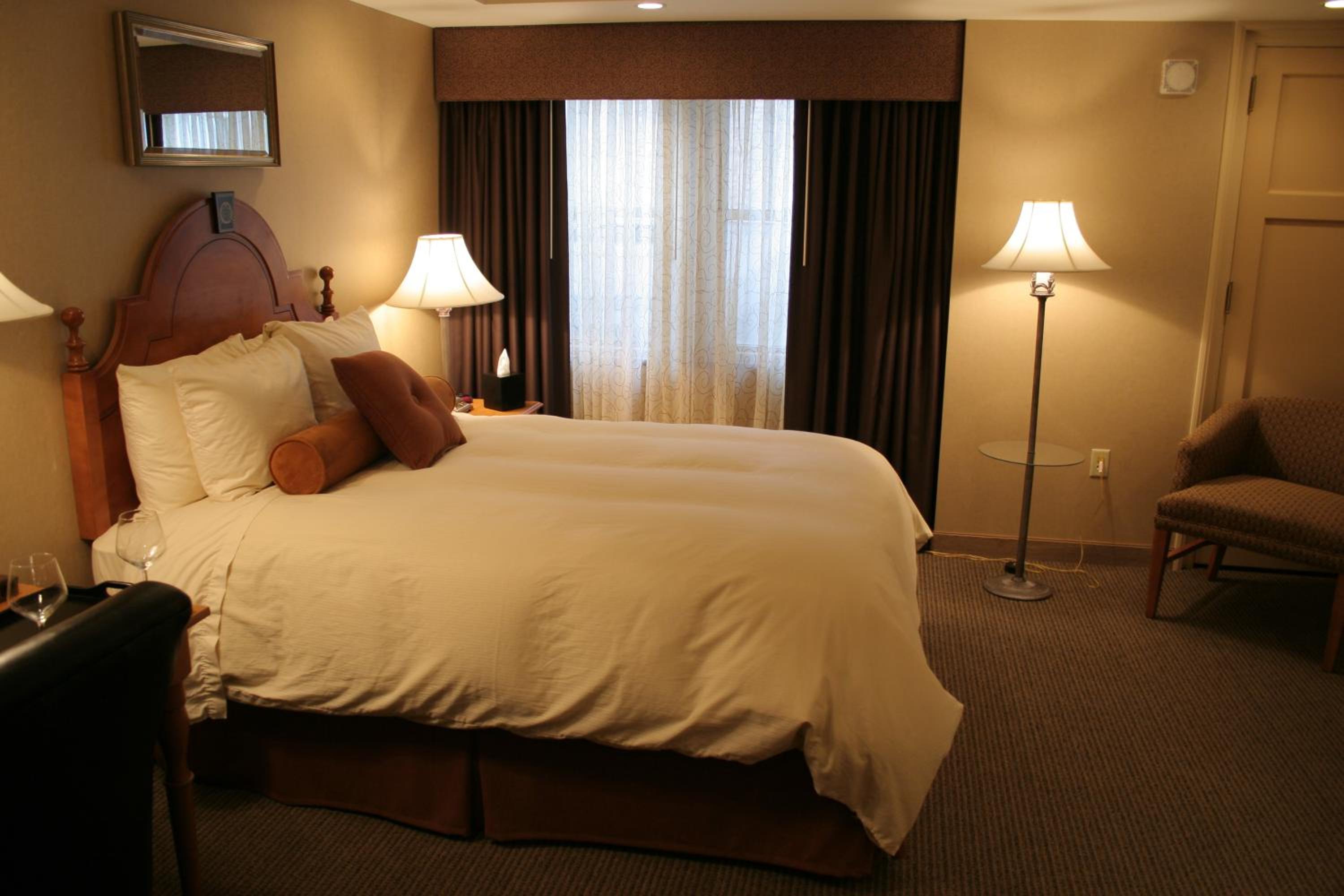 Queen Room - Non-Smoking