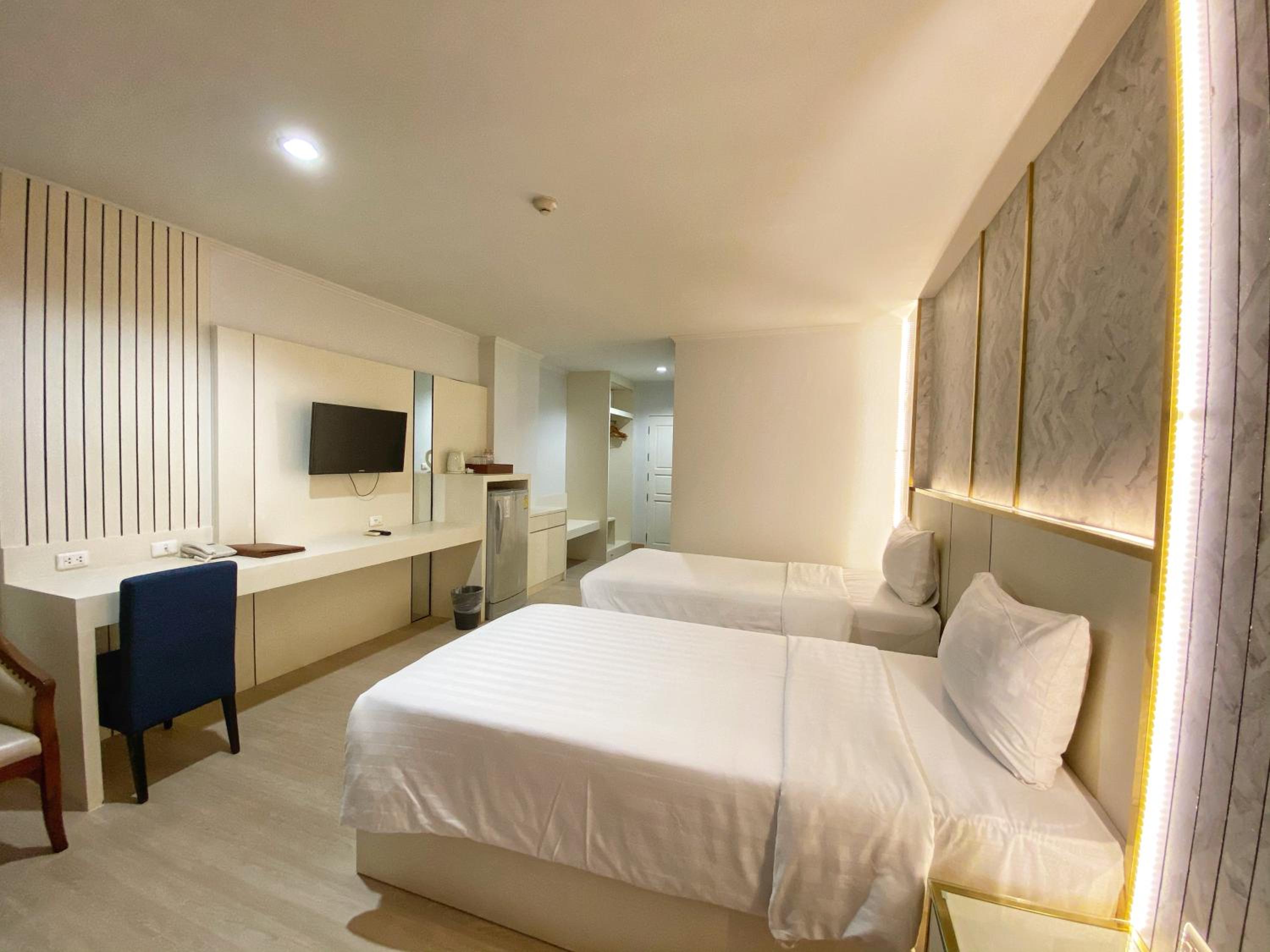 Deluxe Twin Room with Pool View