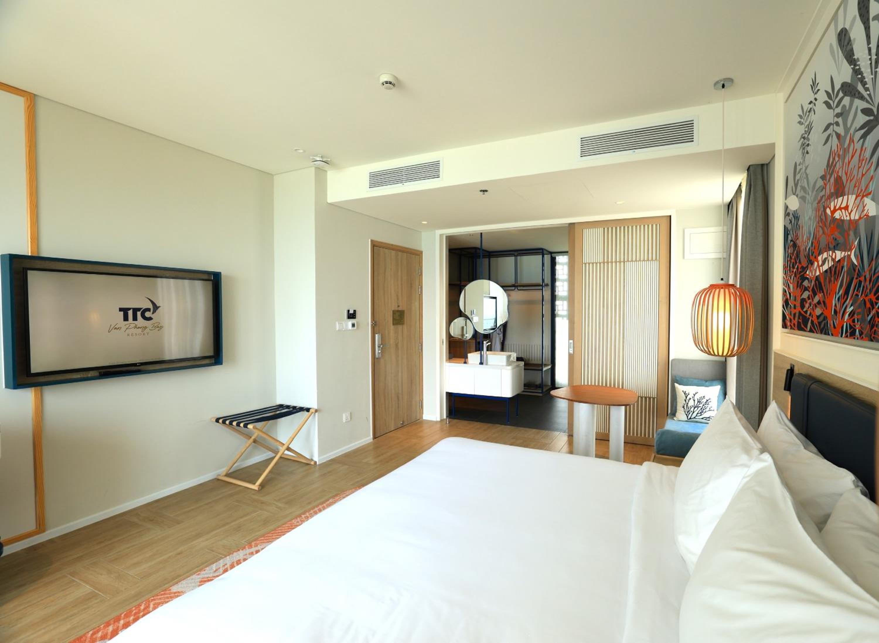 Premier Deluxe Ocean View with Balcony