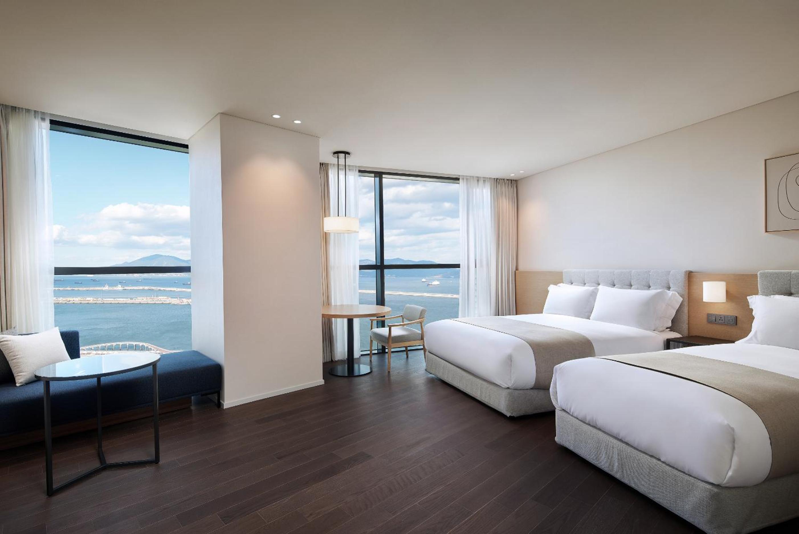 Junior Suite Family Twin with Ocean View