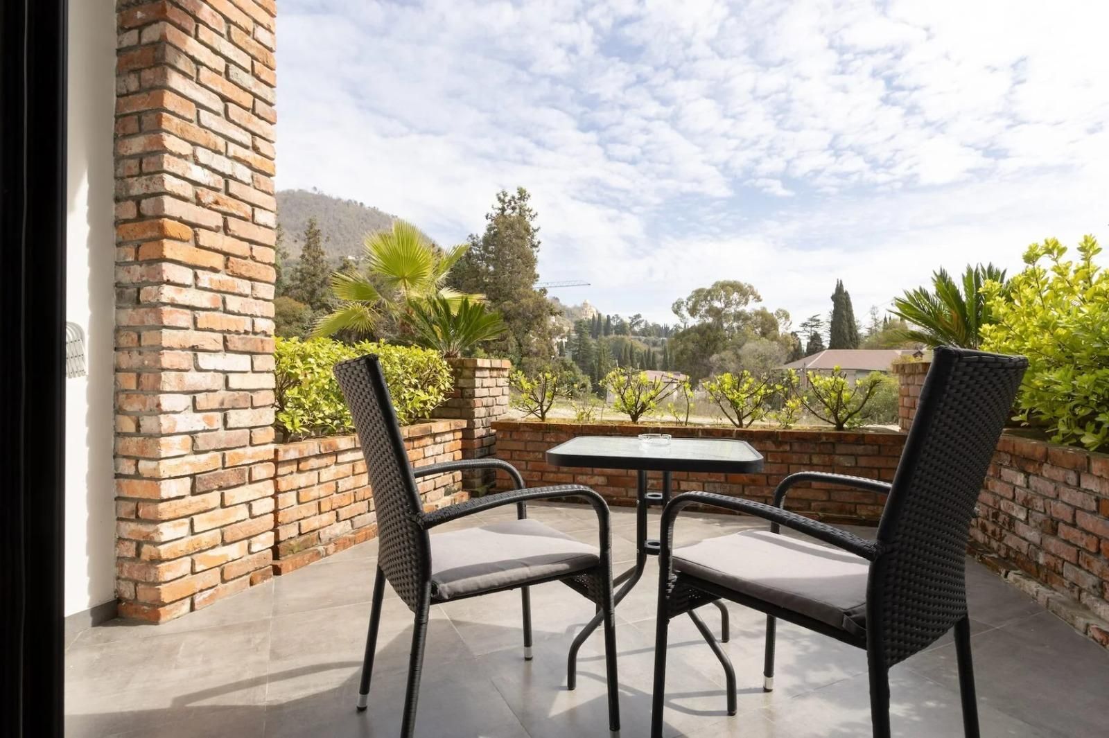 Делюкс с террасой и видом на горы