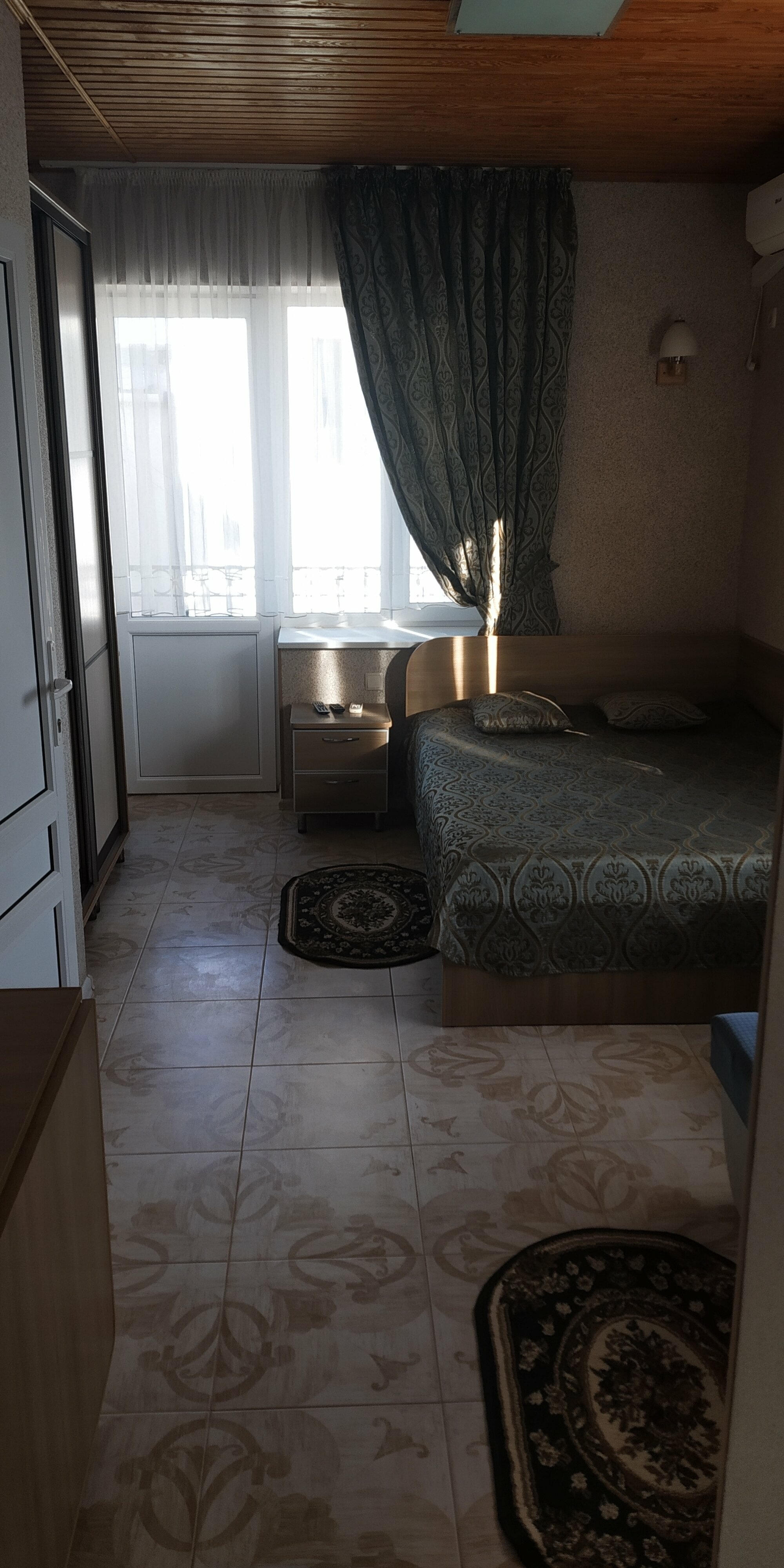 Трехместный номер с двумя санузлами с душем, тремя балконами