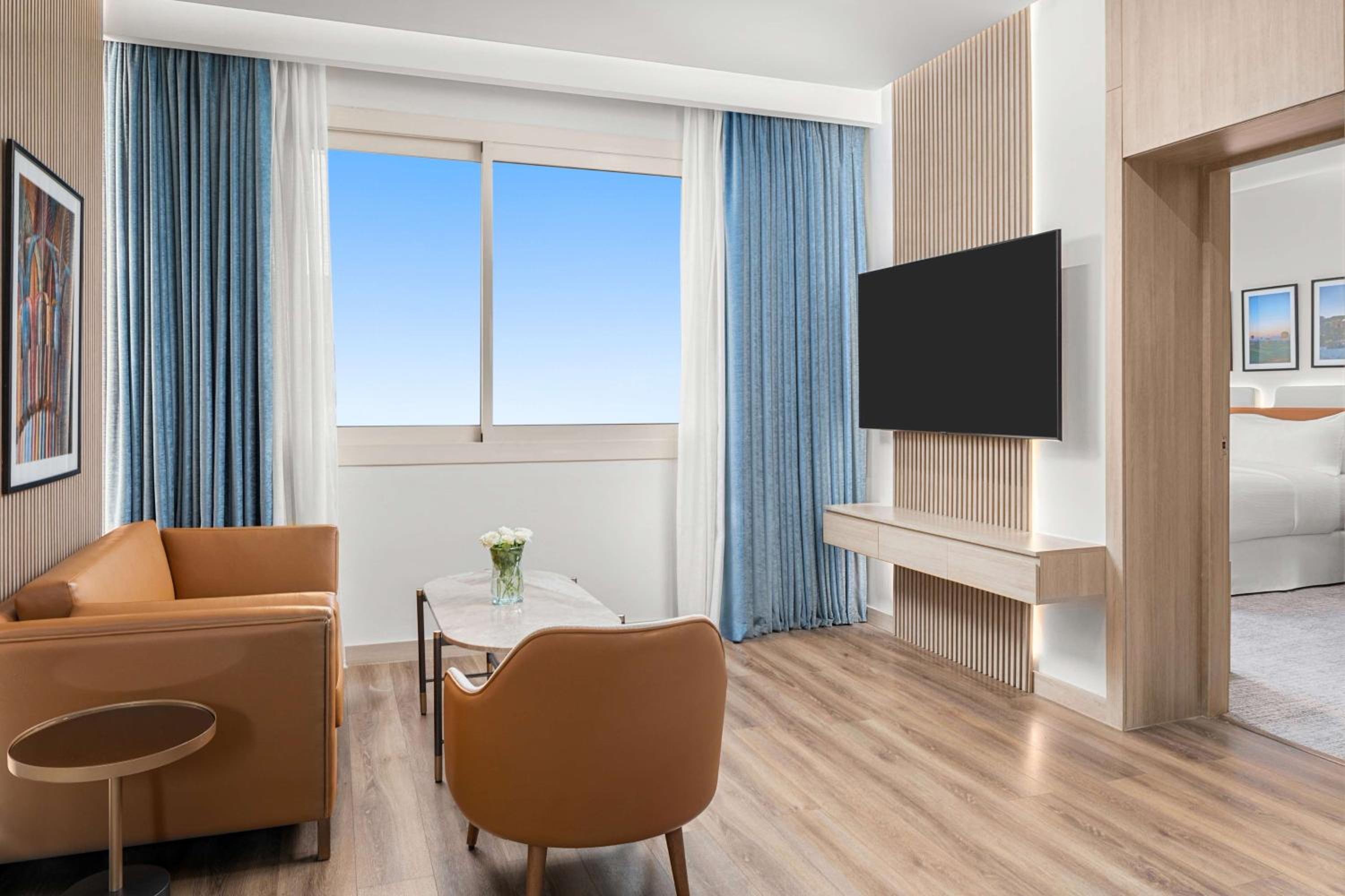 Deluxe Executive Junior Suite