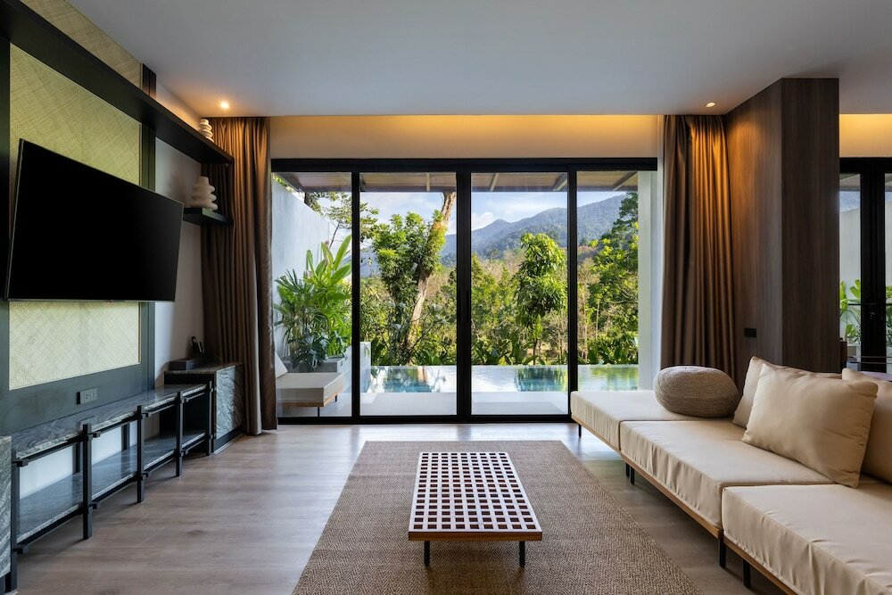 Mountain View Pool Suite