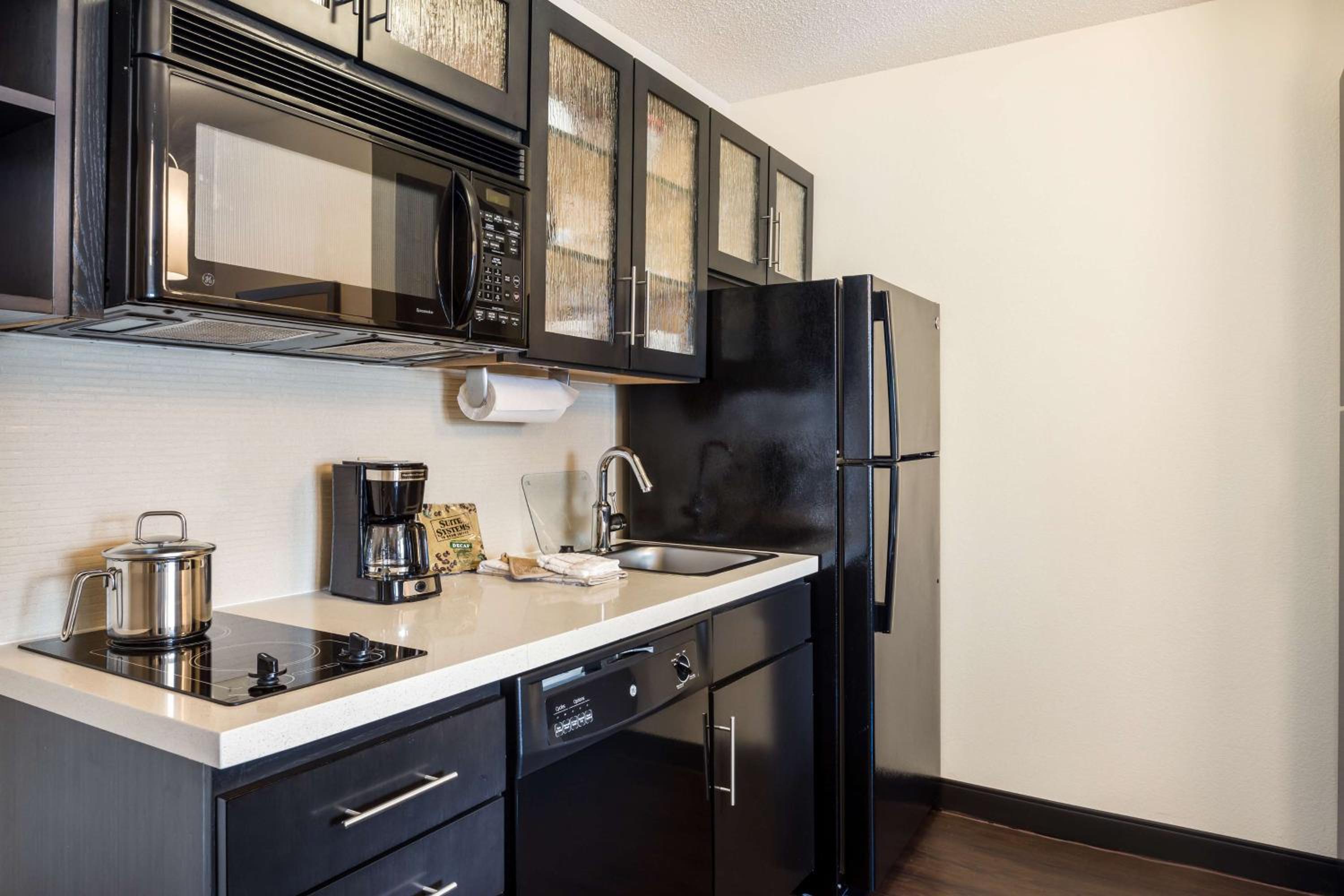 One-Bedroom Queen Suite