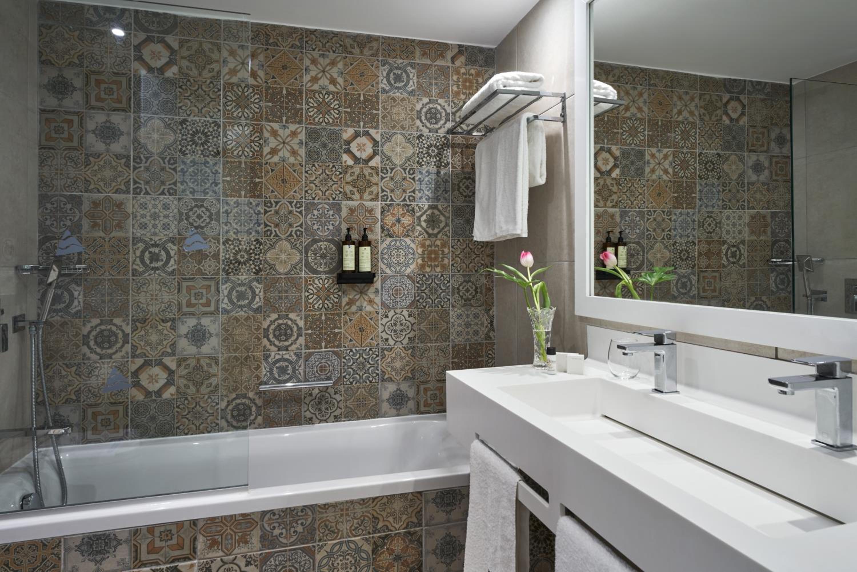 Family One Bedroom Suite Inland View