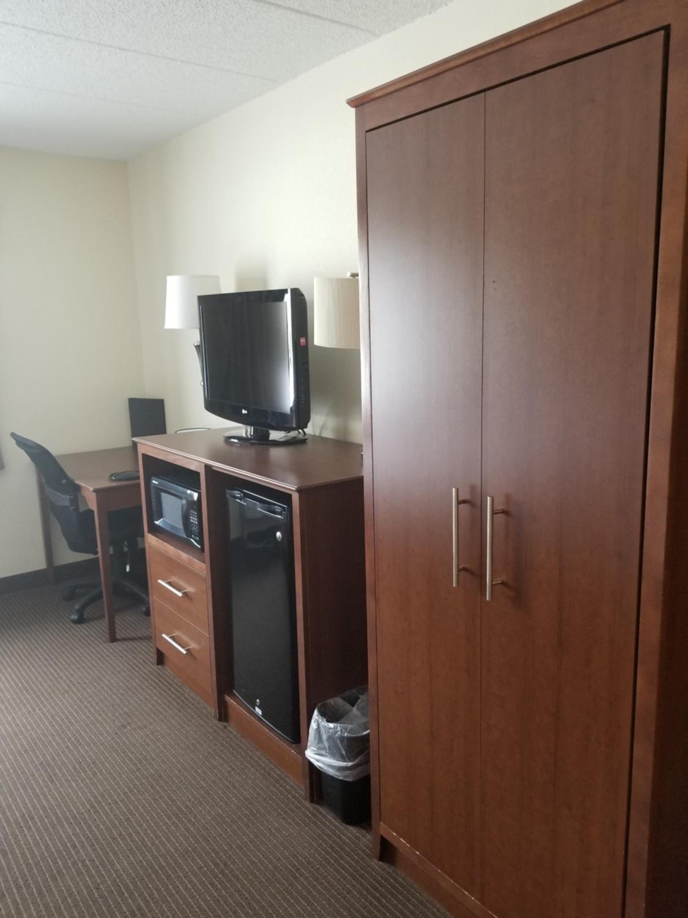 Queen Room - Mobility Access/Non-Smoking