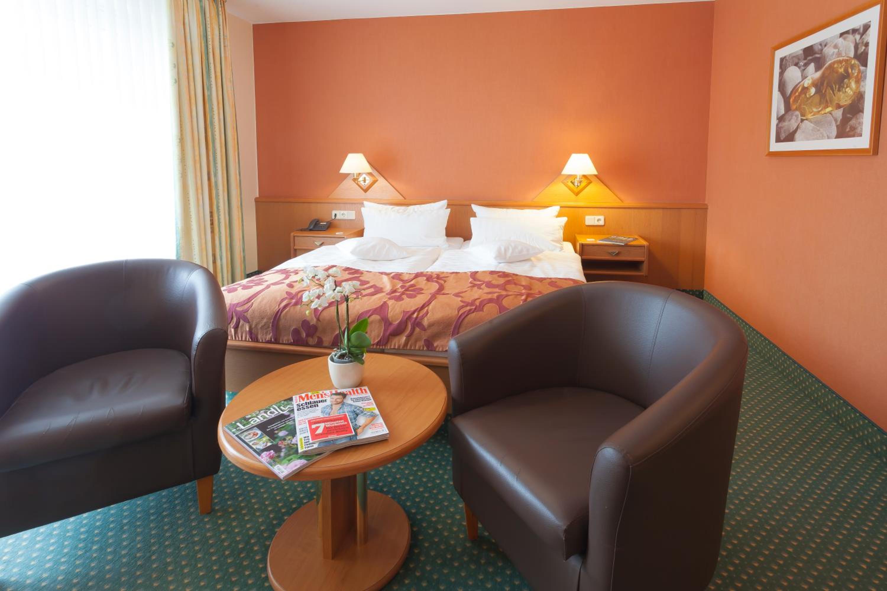 Double Room with Balcony and Side View of the Sea