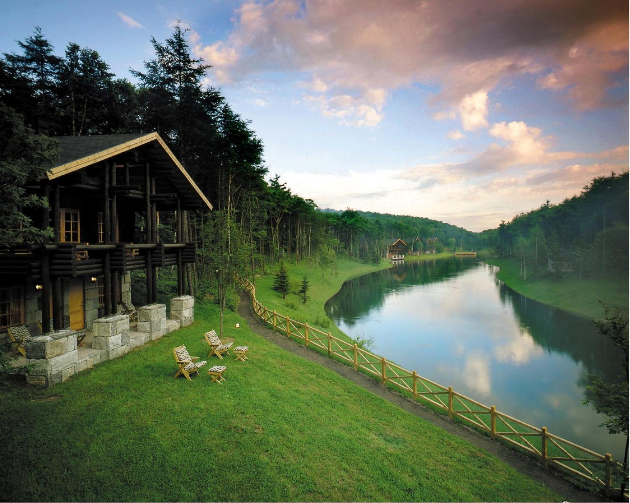 Cottage with Lake View