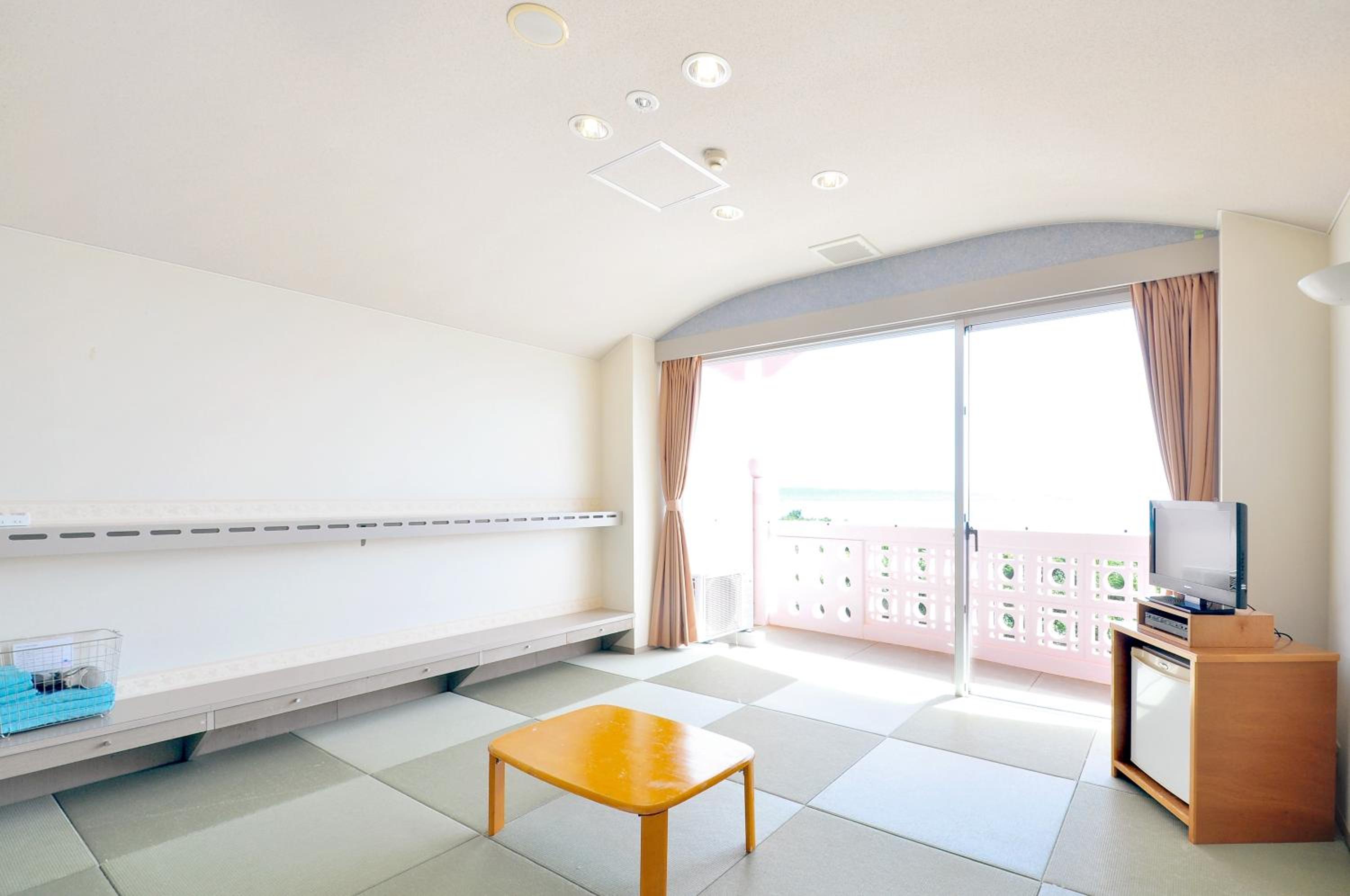 Japanese-Style Twin Room with Shared Bathroom - Non-Smoking