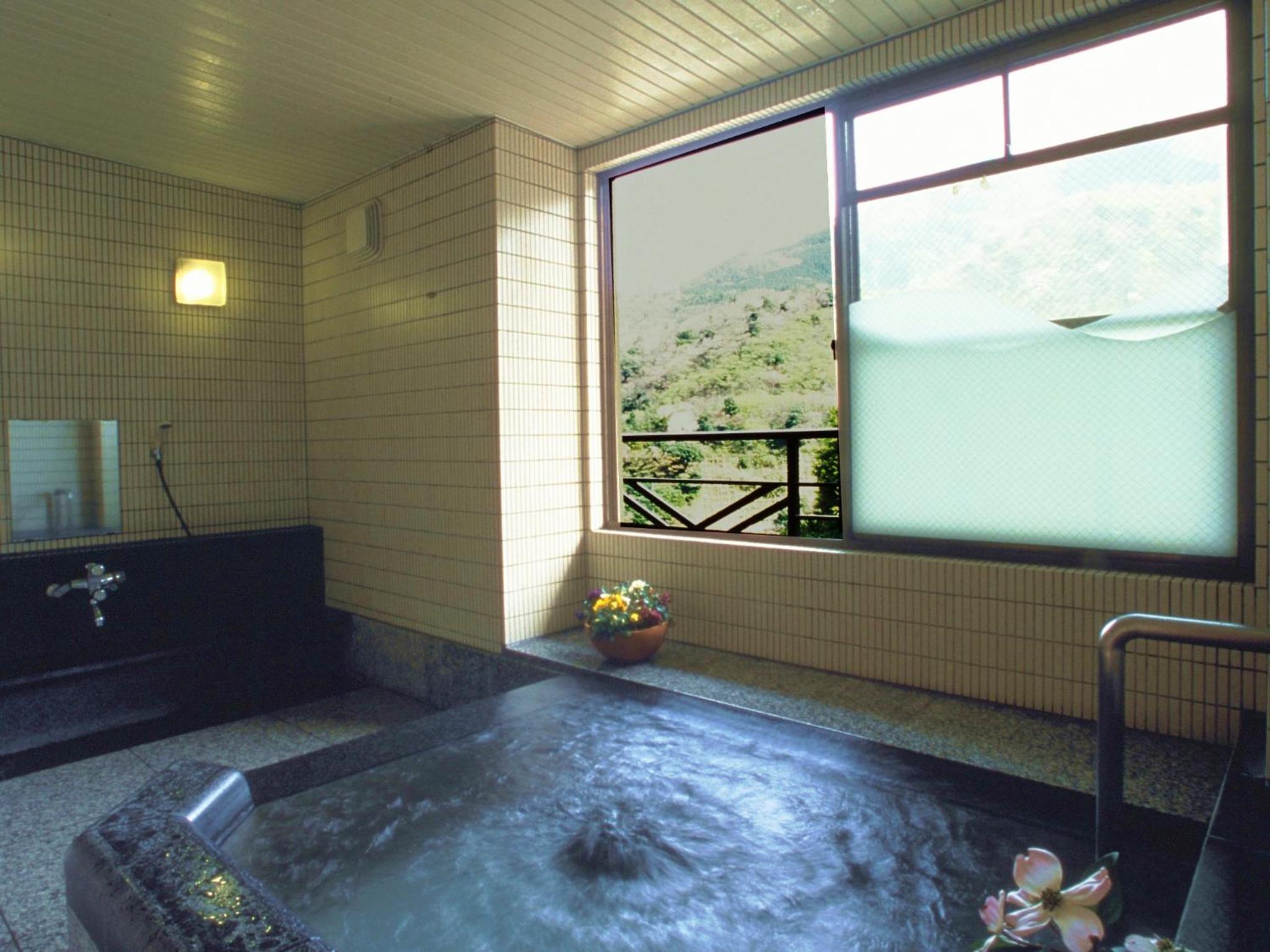 Renovated Japanese style twin room with extra bed