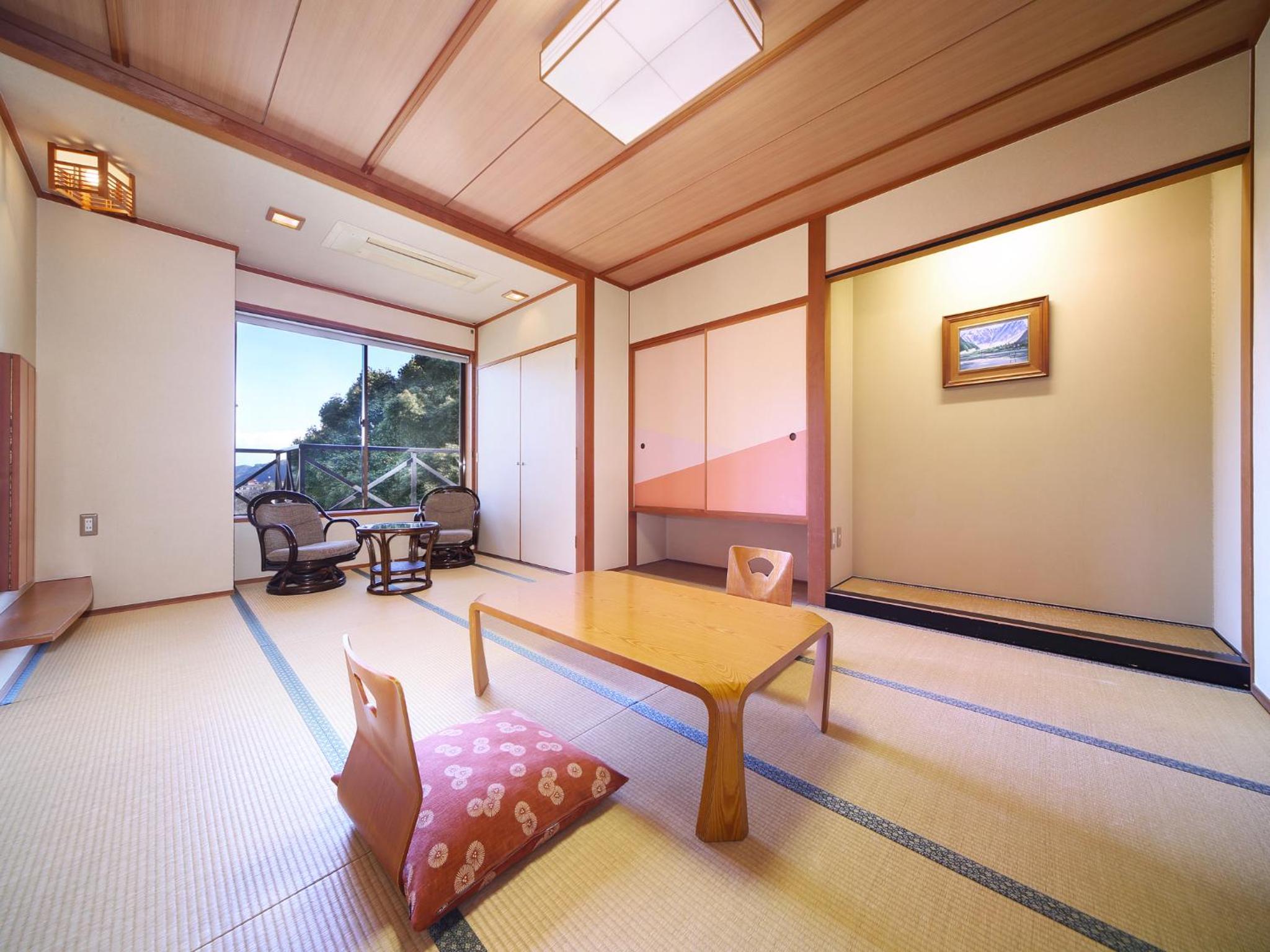 Renovated Japanese style twin room with extra bed