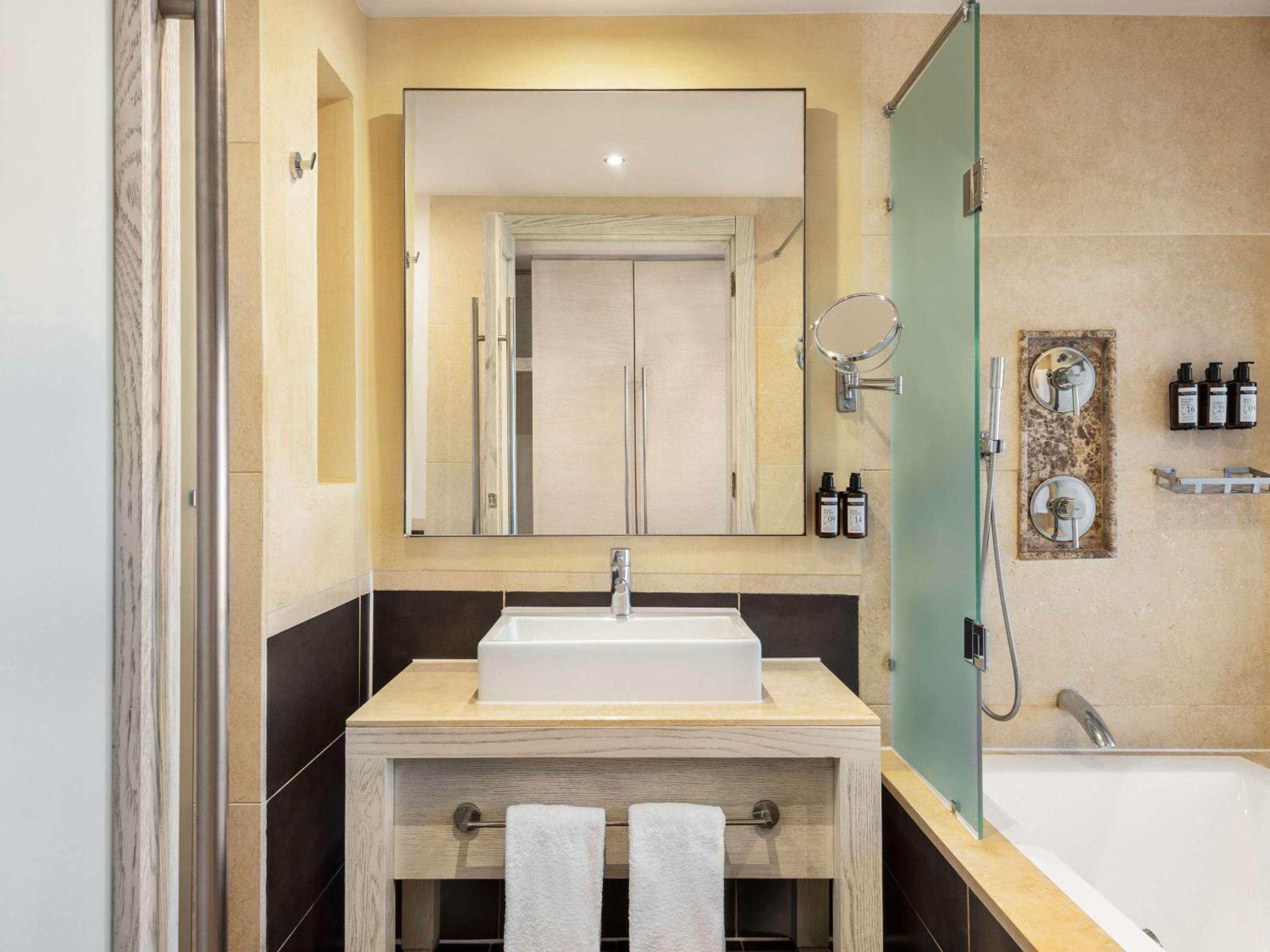 Superior Suite with pool view