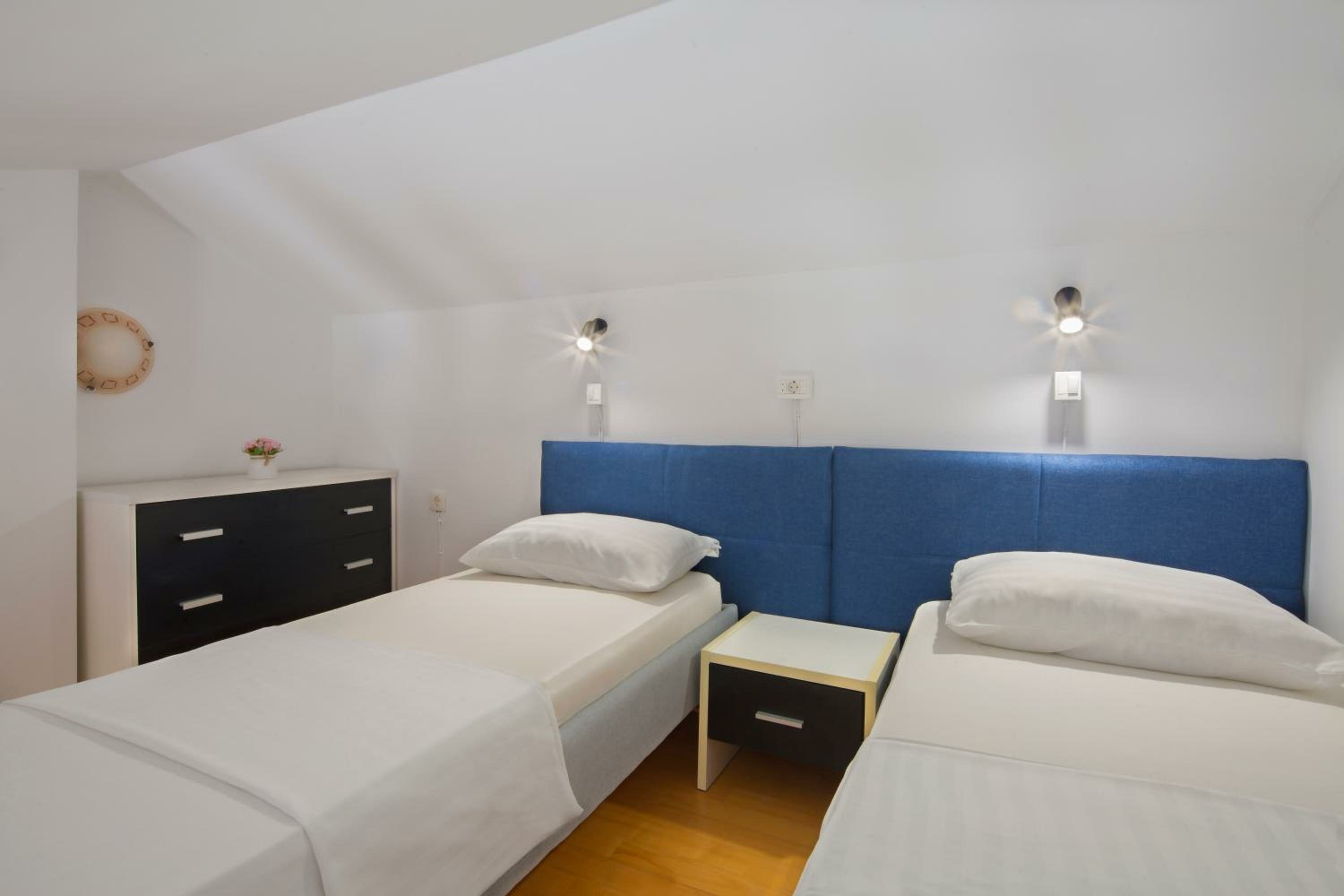 Apartment with Pool View 