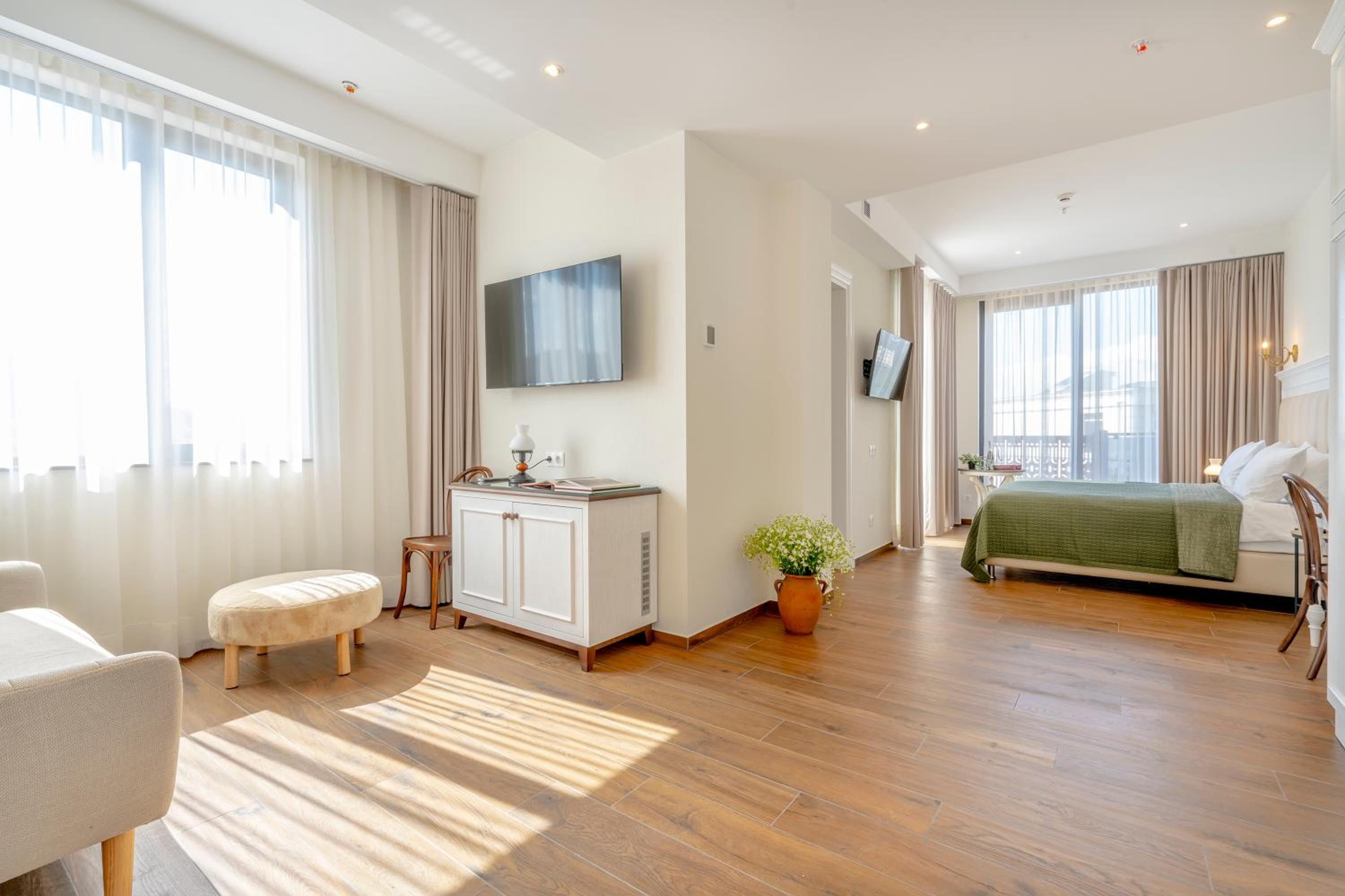 Deluxe Suite