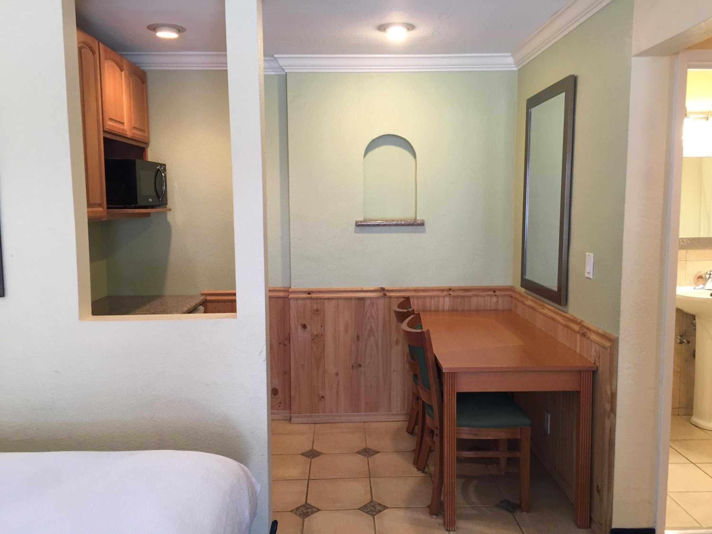 Deluxe Queen Room with Two Queen Beds - Non-Smoking