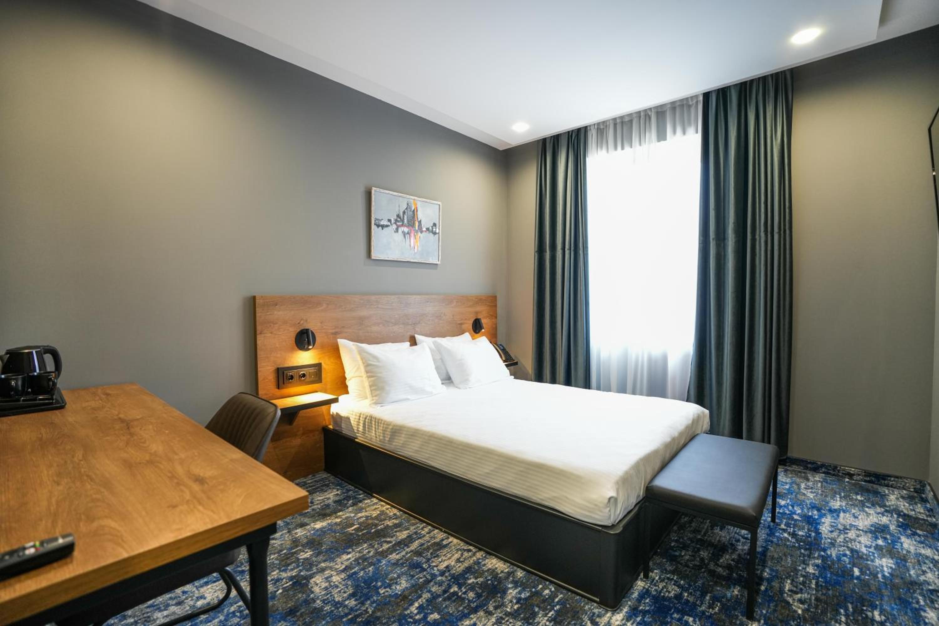 Queen Room with Balcony