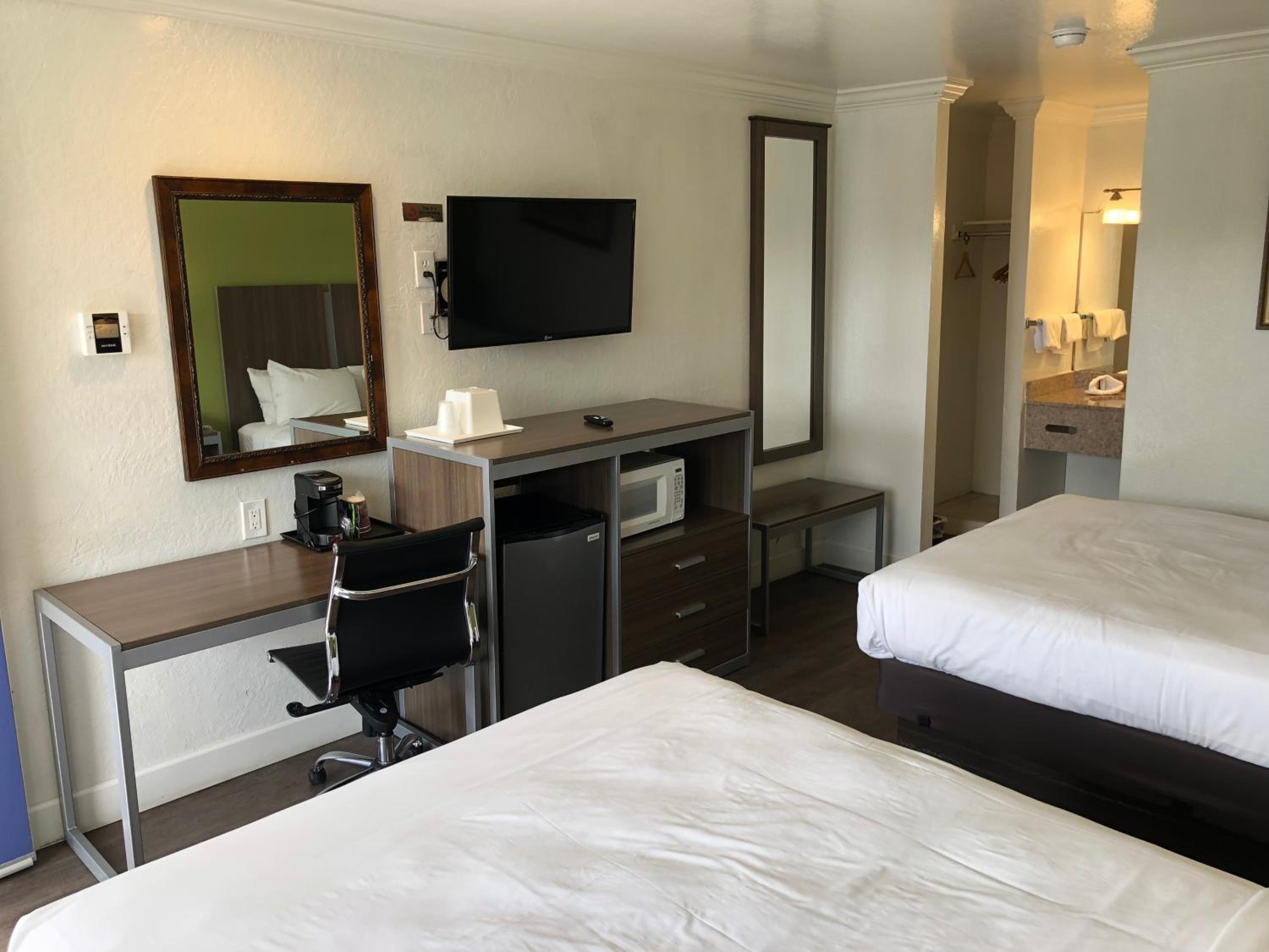 Deluxe Queen Room with Two Queen Beds