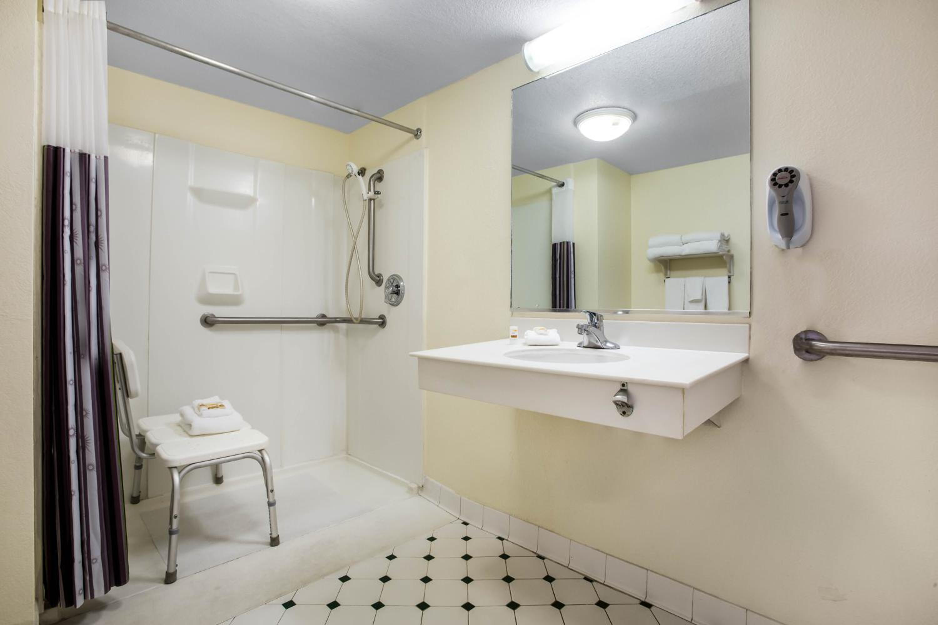King Room with Roll-In Shower - Mobility Access/Non-Smoking