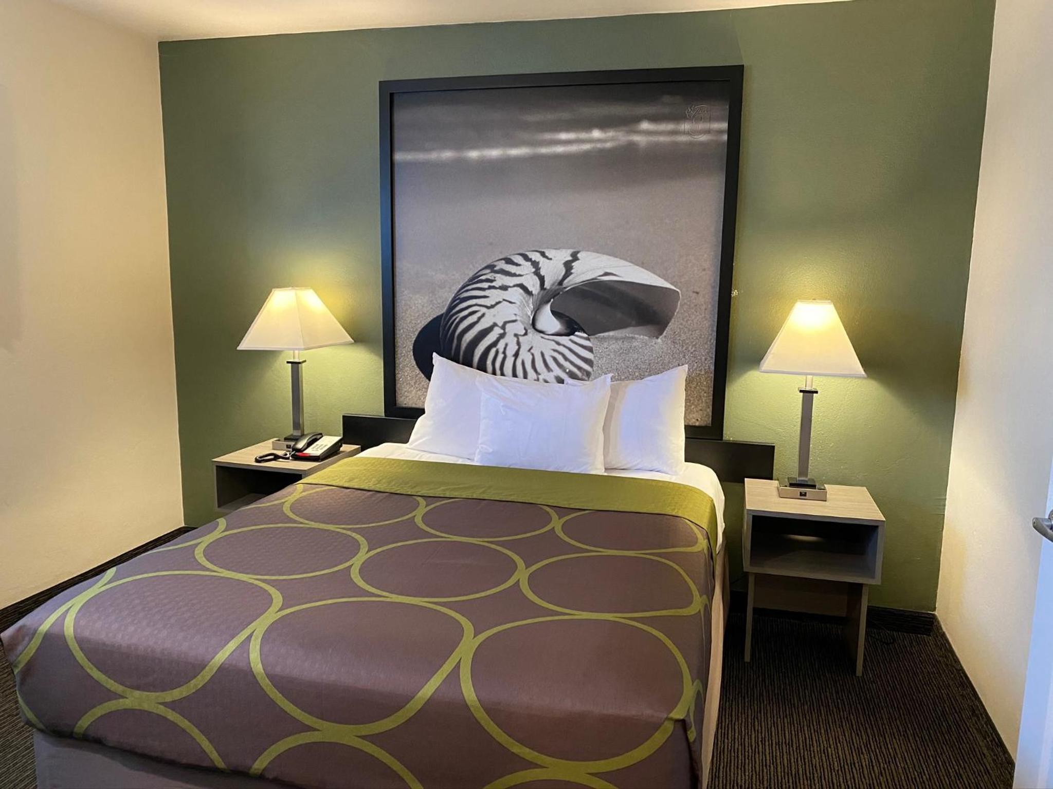 Deluxe Queen Room with Two Queen Beds - Non-Smoking