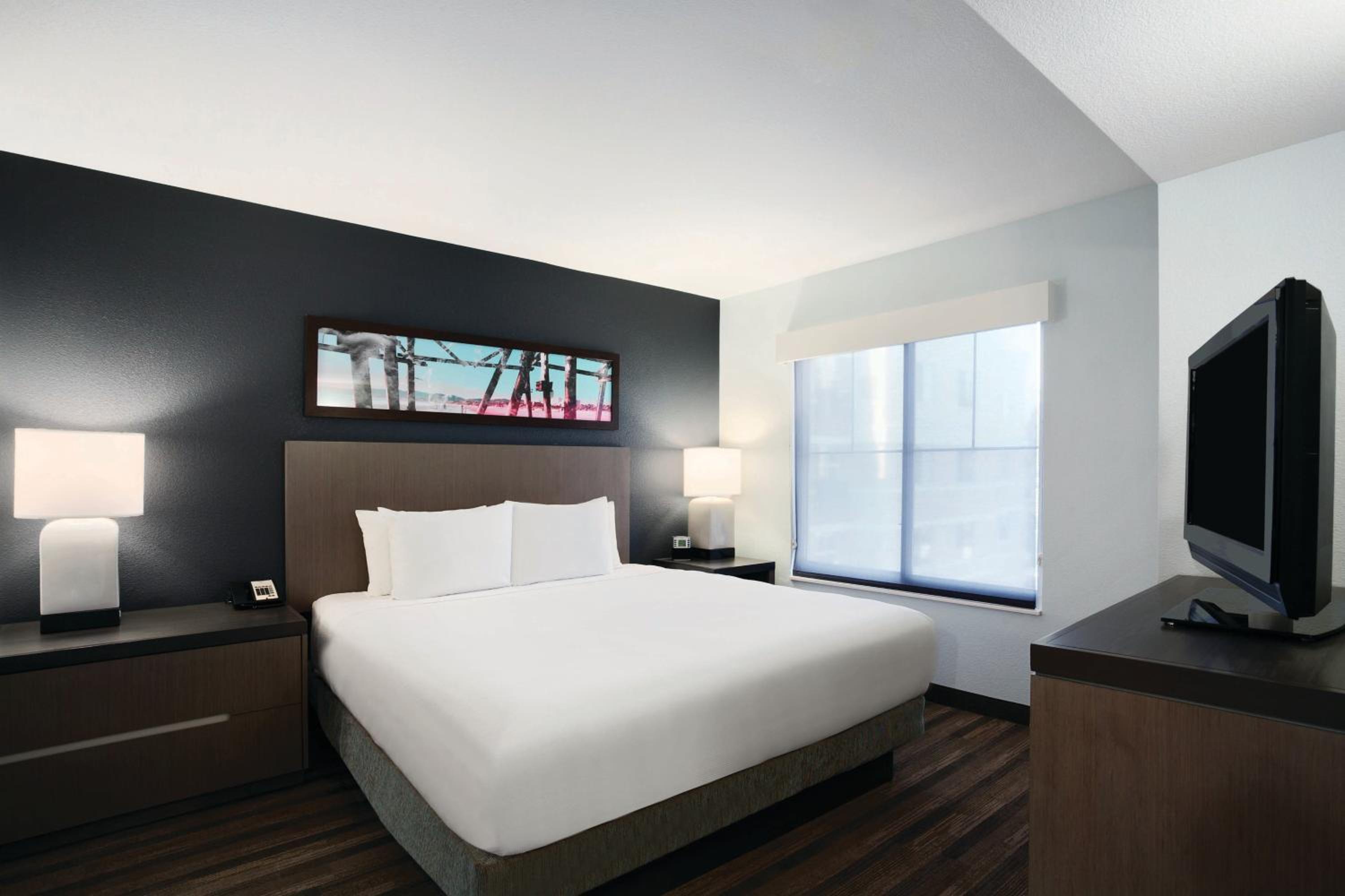 One-Bedroom King Suite