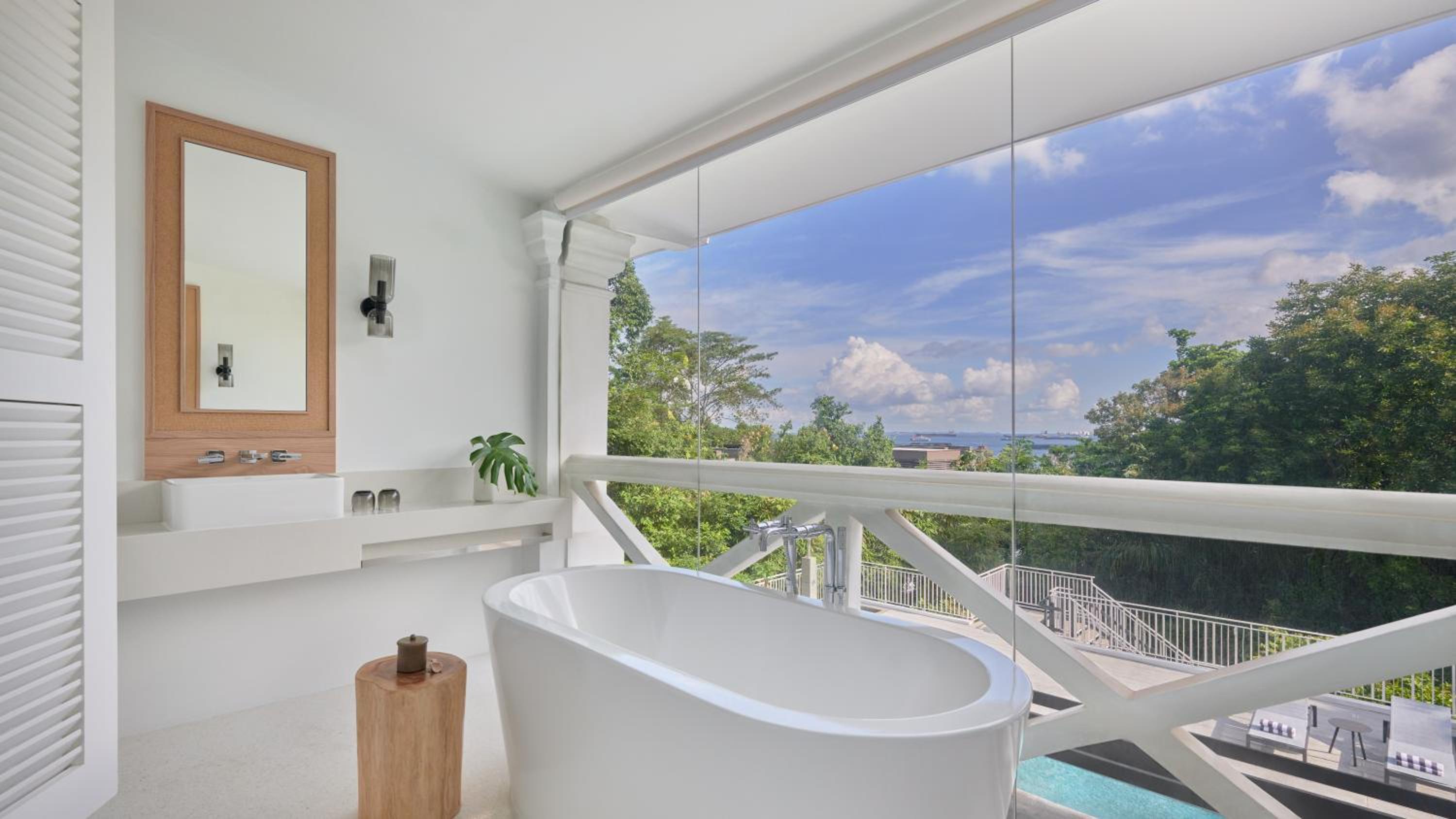 Junior Suite with Pool View