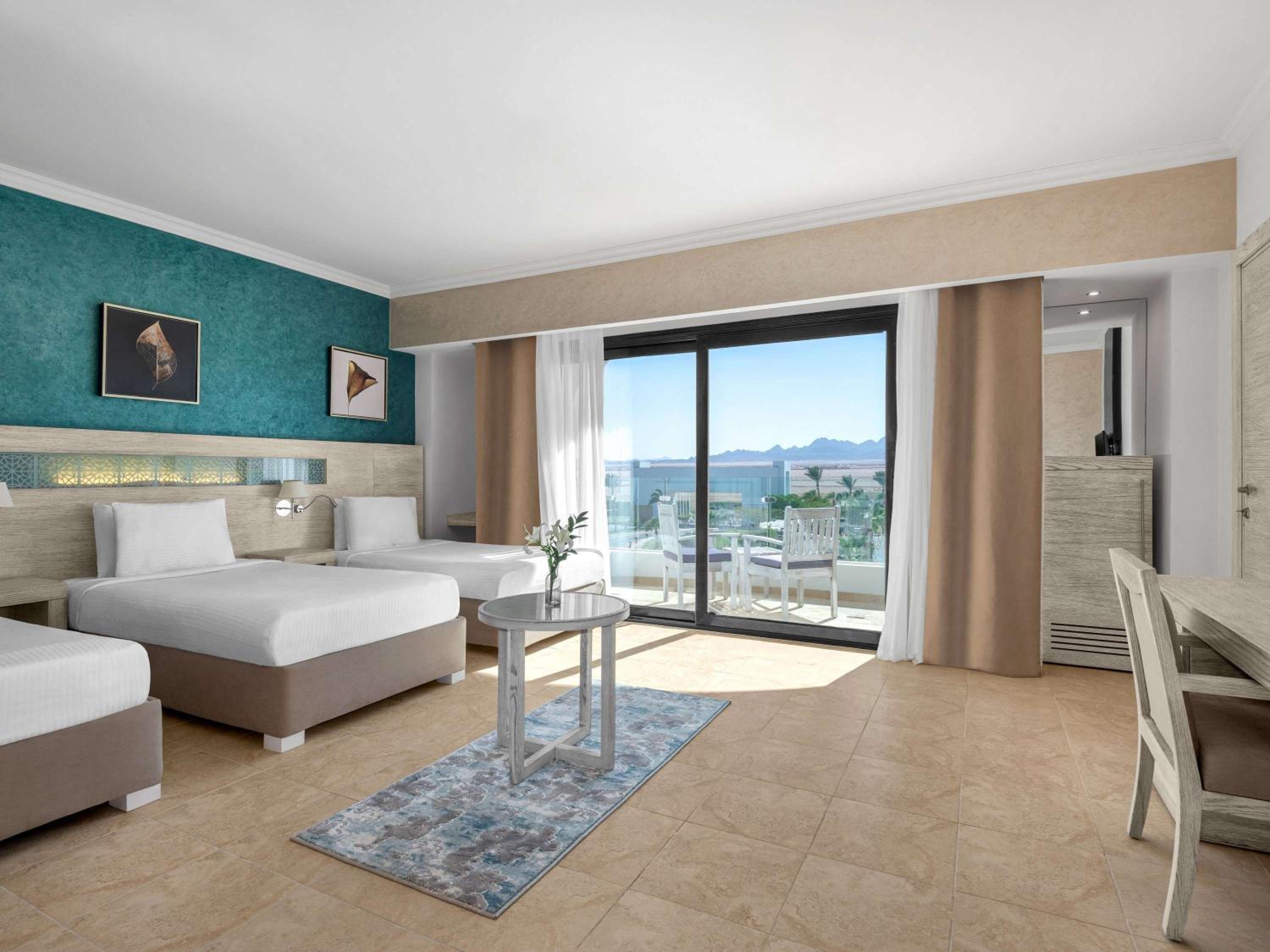 Classic Queen Room with Mountain View