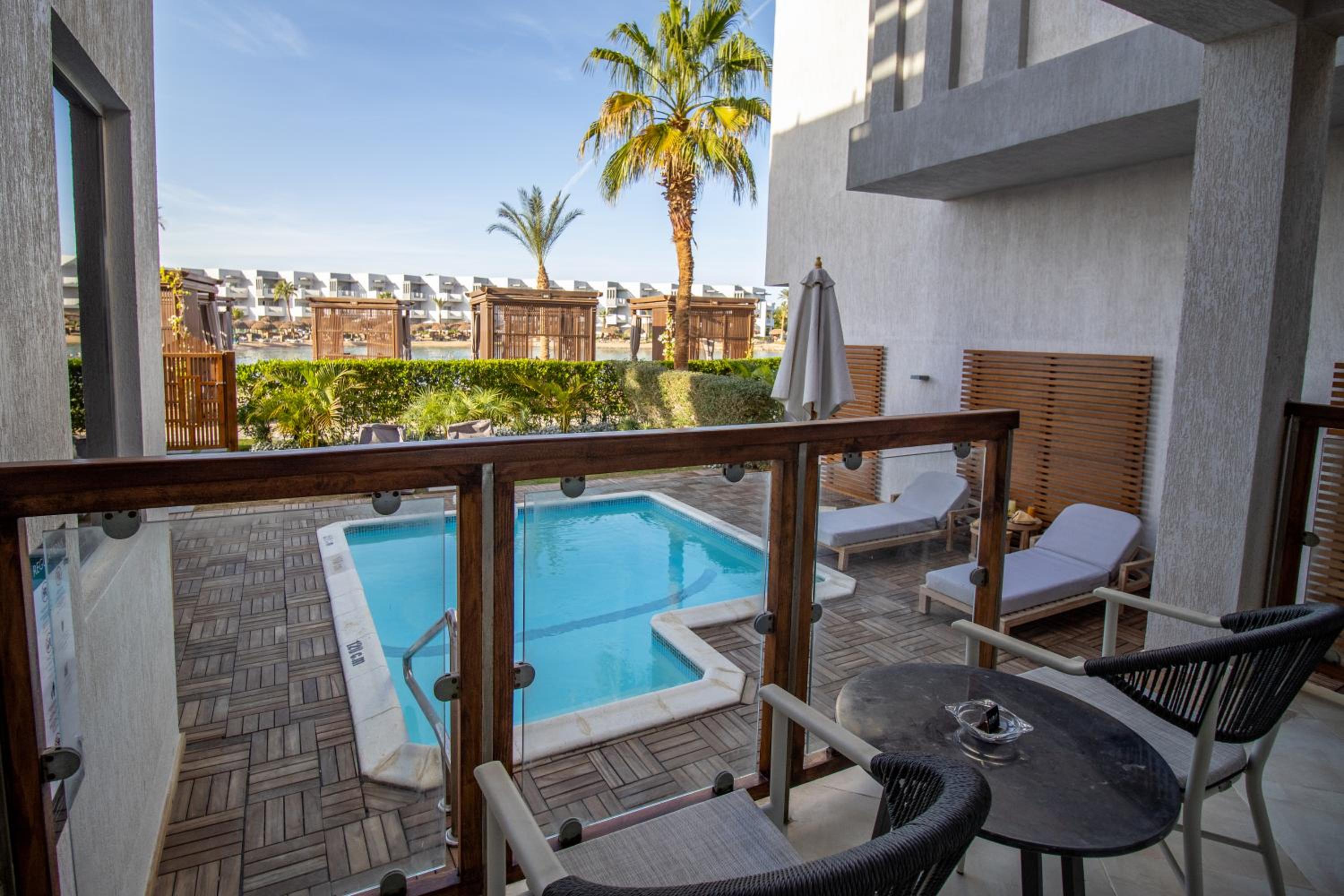 Junior Swim Up Suite - Posh Club