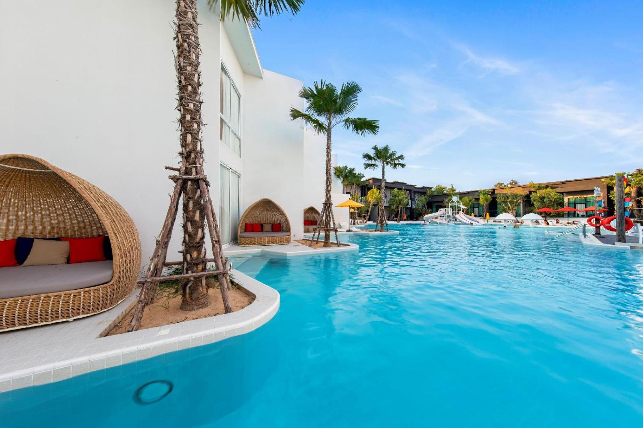 Gold One-Bedroom Pool Access