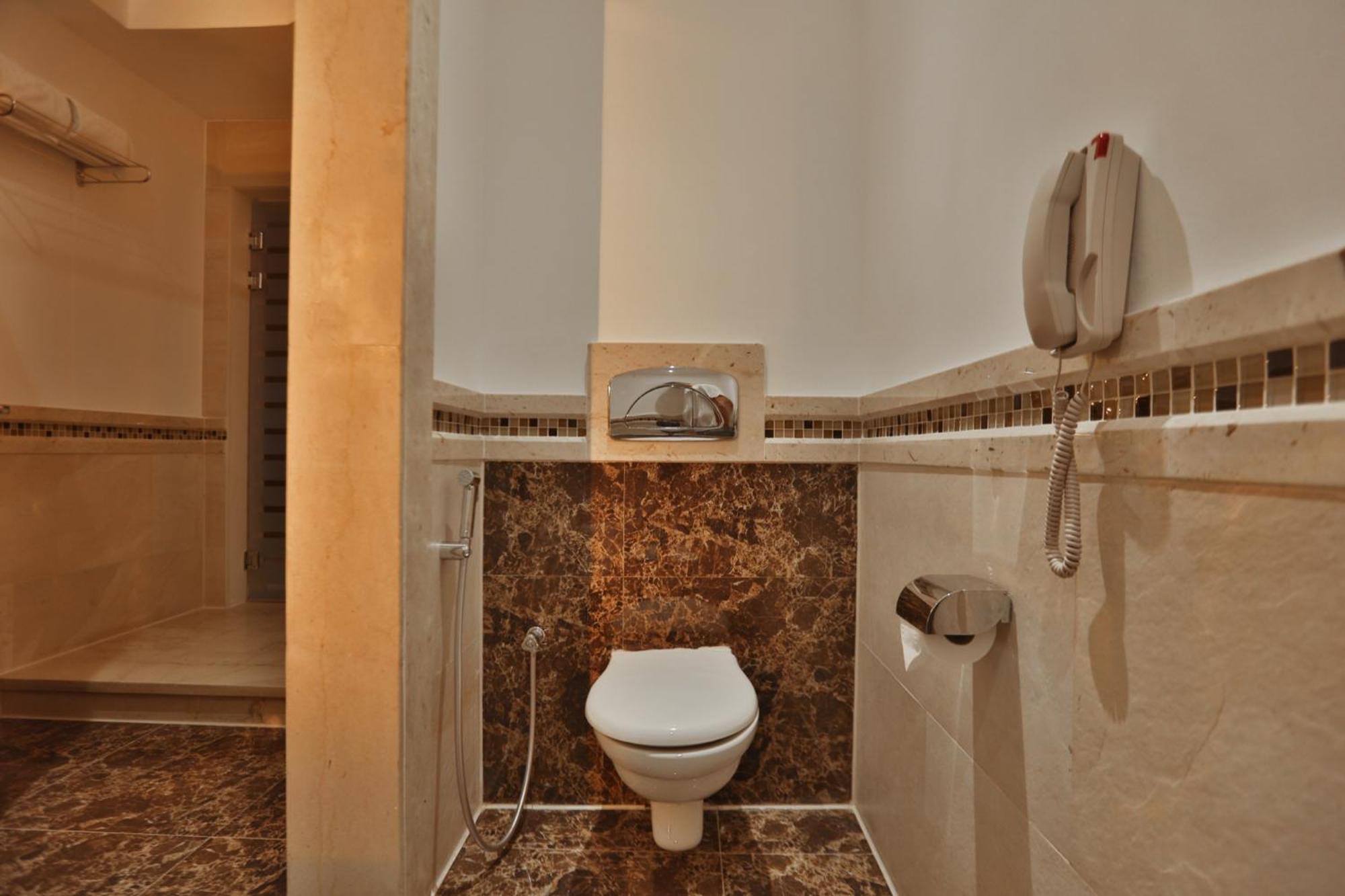 Royal Savoy Junior Suite with Jacuzzi (Adults Only)