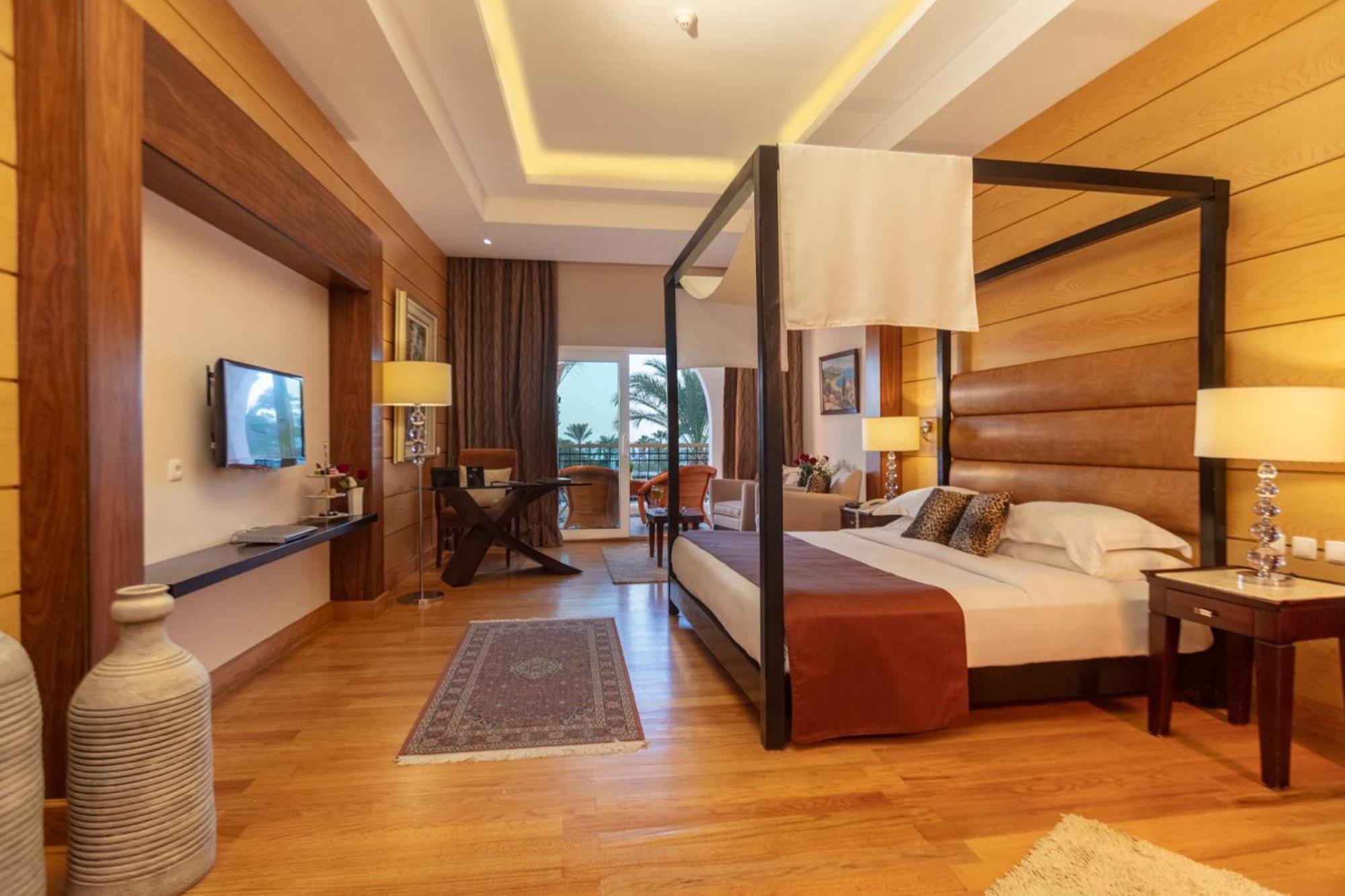 Royal Savoy Junior Suite with Jacuzzi (Adults Only)