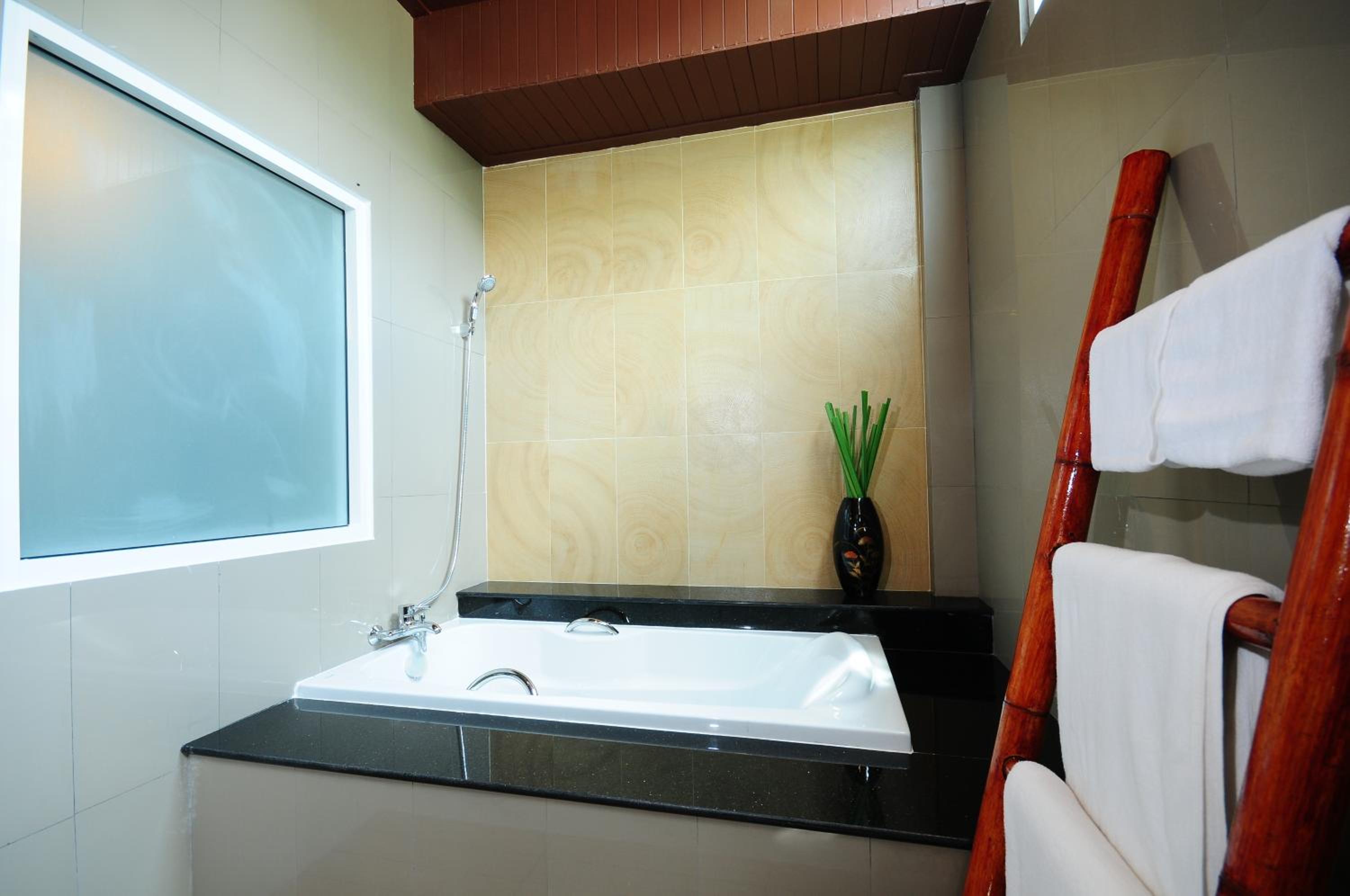 Grand Deluxe Double Room with Bathtub