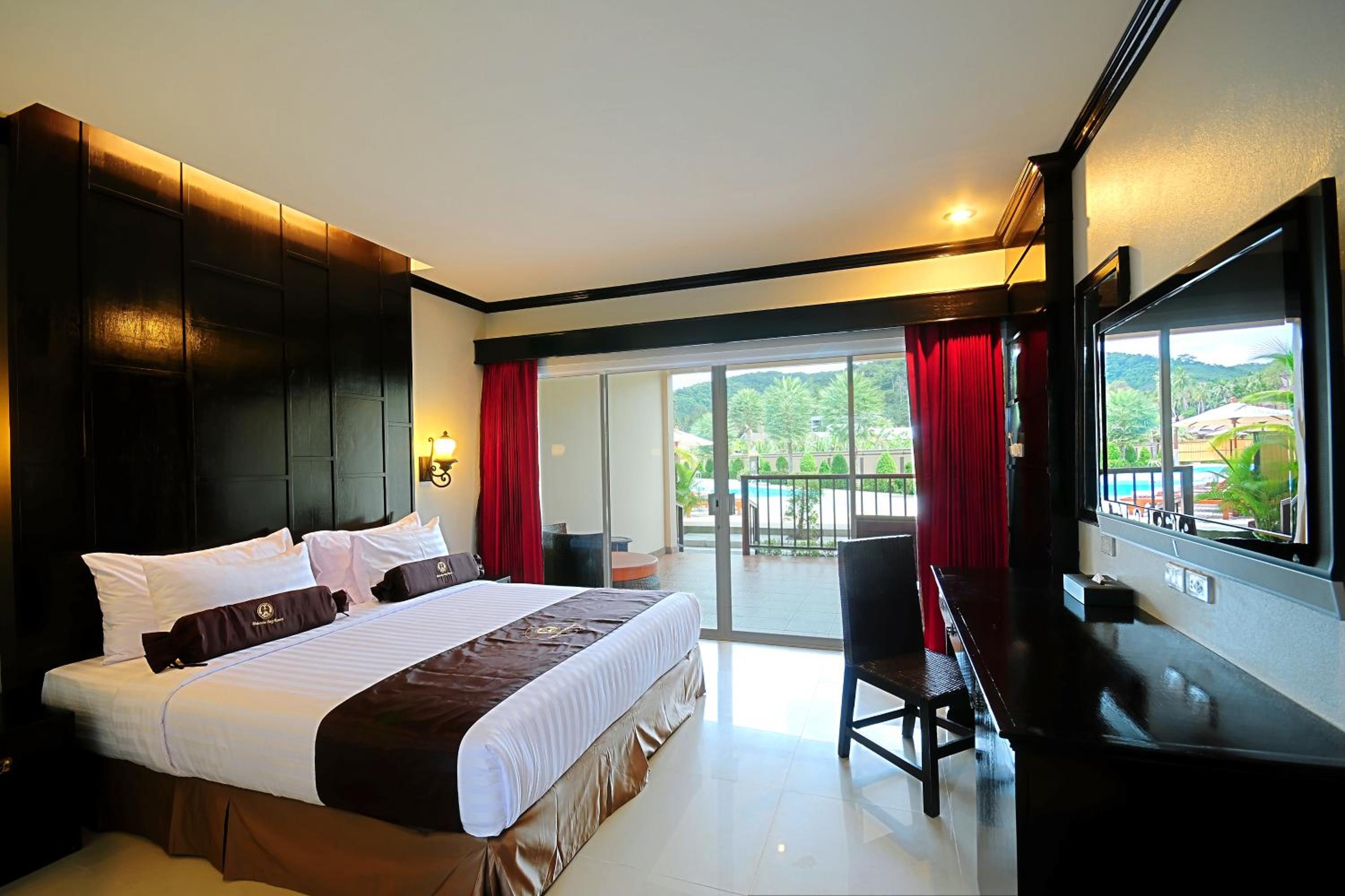 Grand Deluxe Double Room with Bathtub
