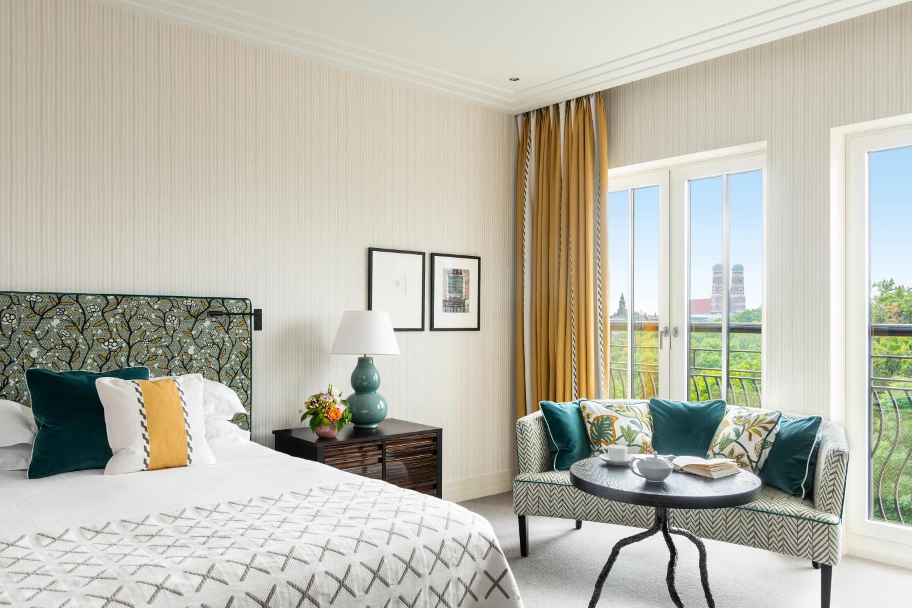 Deluxe Panoramic View Room